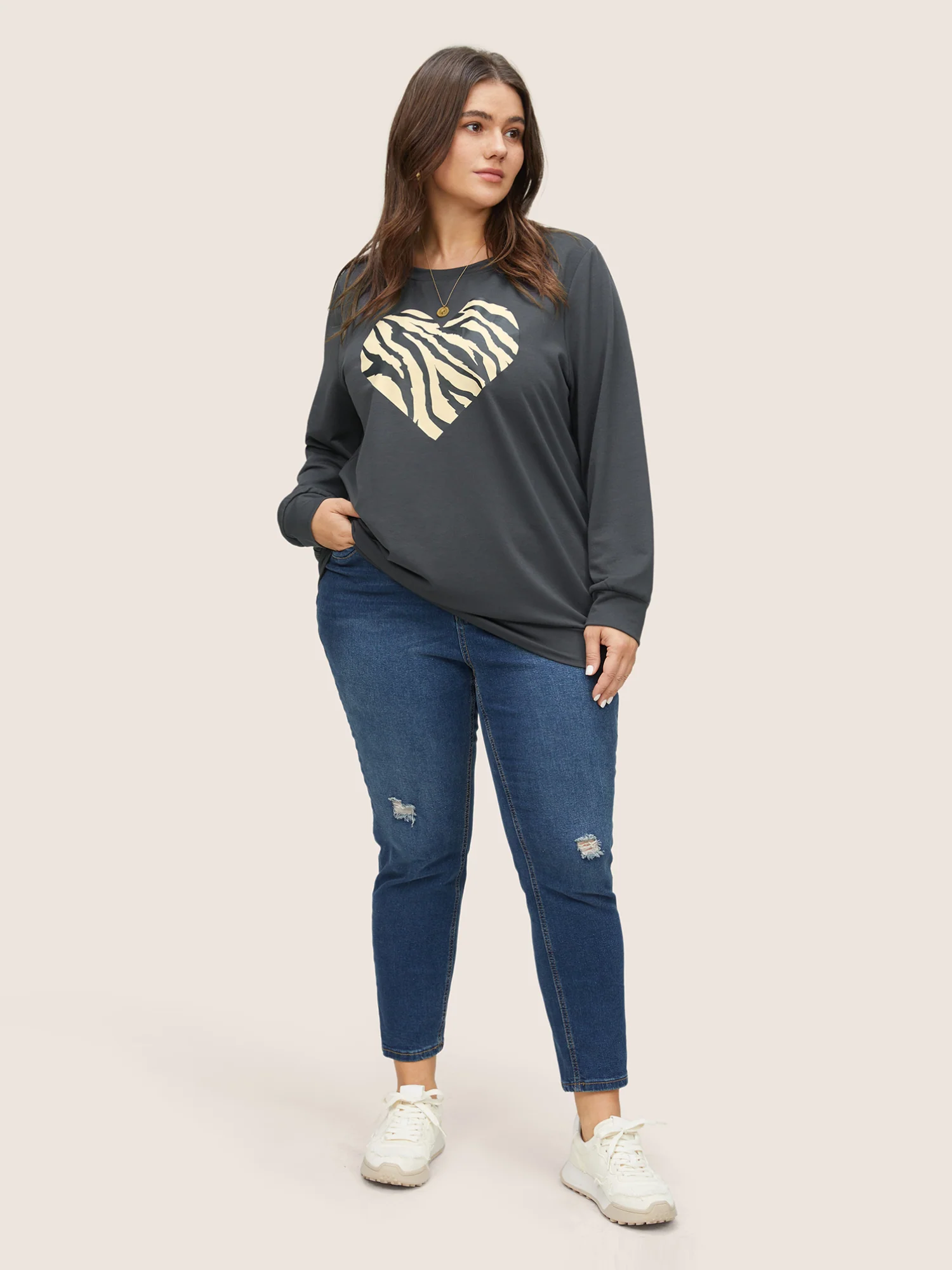 Heart Pattern Contrast Crew Neck Sweatshirt - Image 3