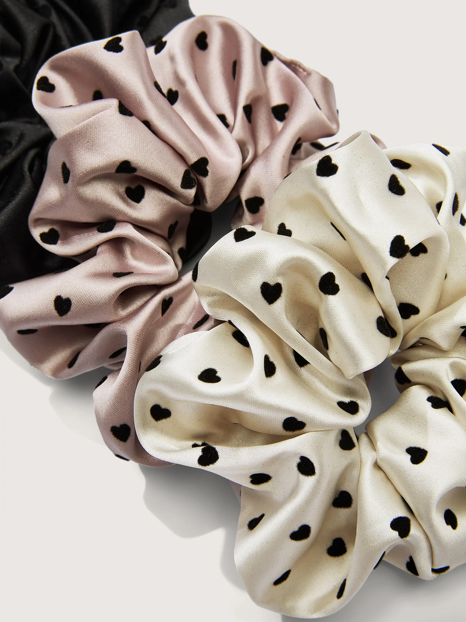 Heart Pattern Non-Hair Pull 3 Piece Scrunchie - Image 3