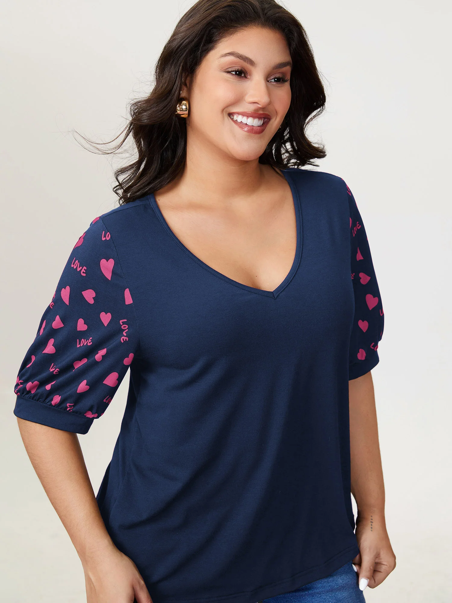 Heart Print Stretchy V-Neck T-Shirt - Image 9