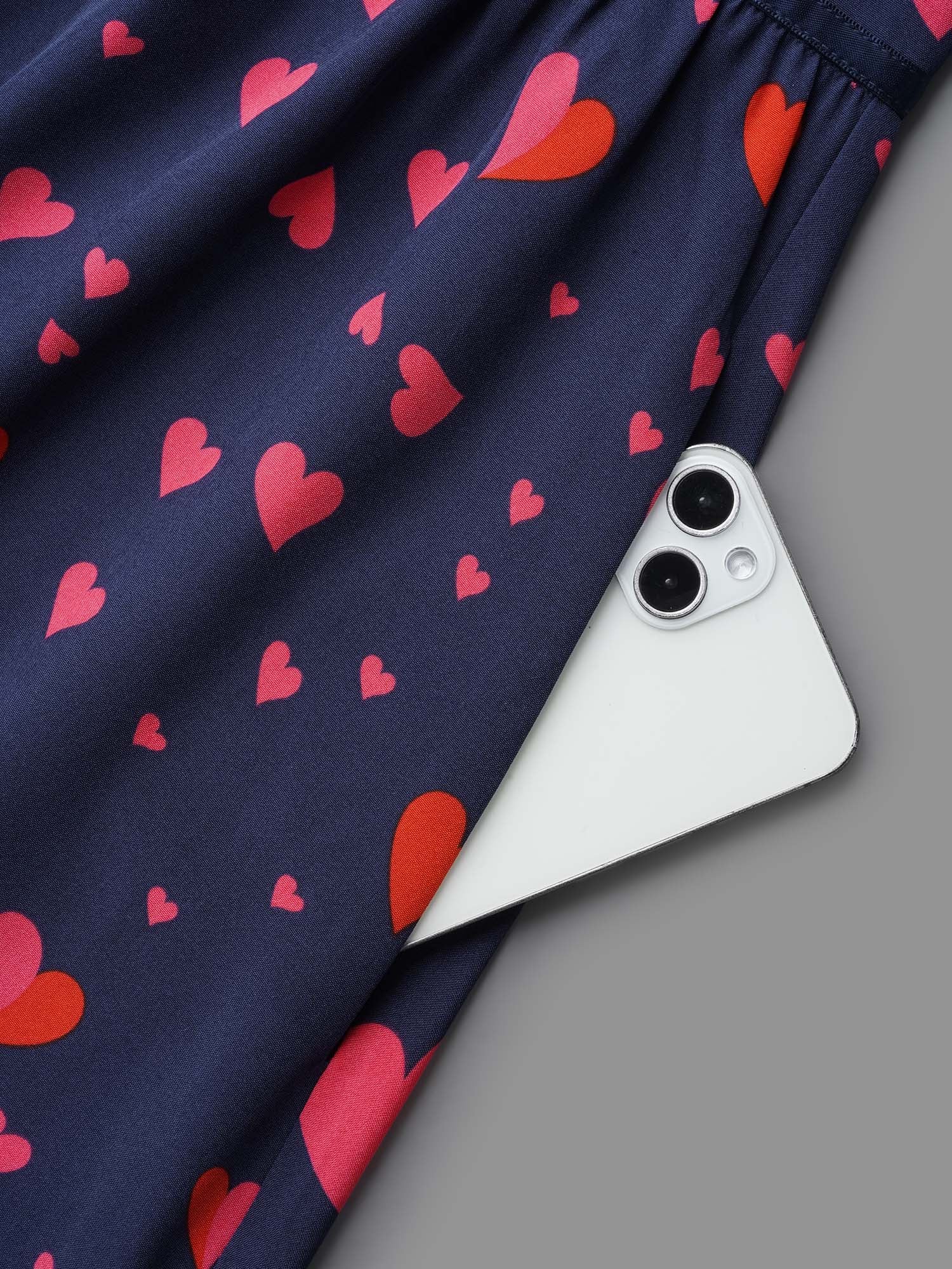 Hearts Print Contrast Webbing Pocket Dress - Image 8