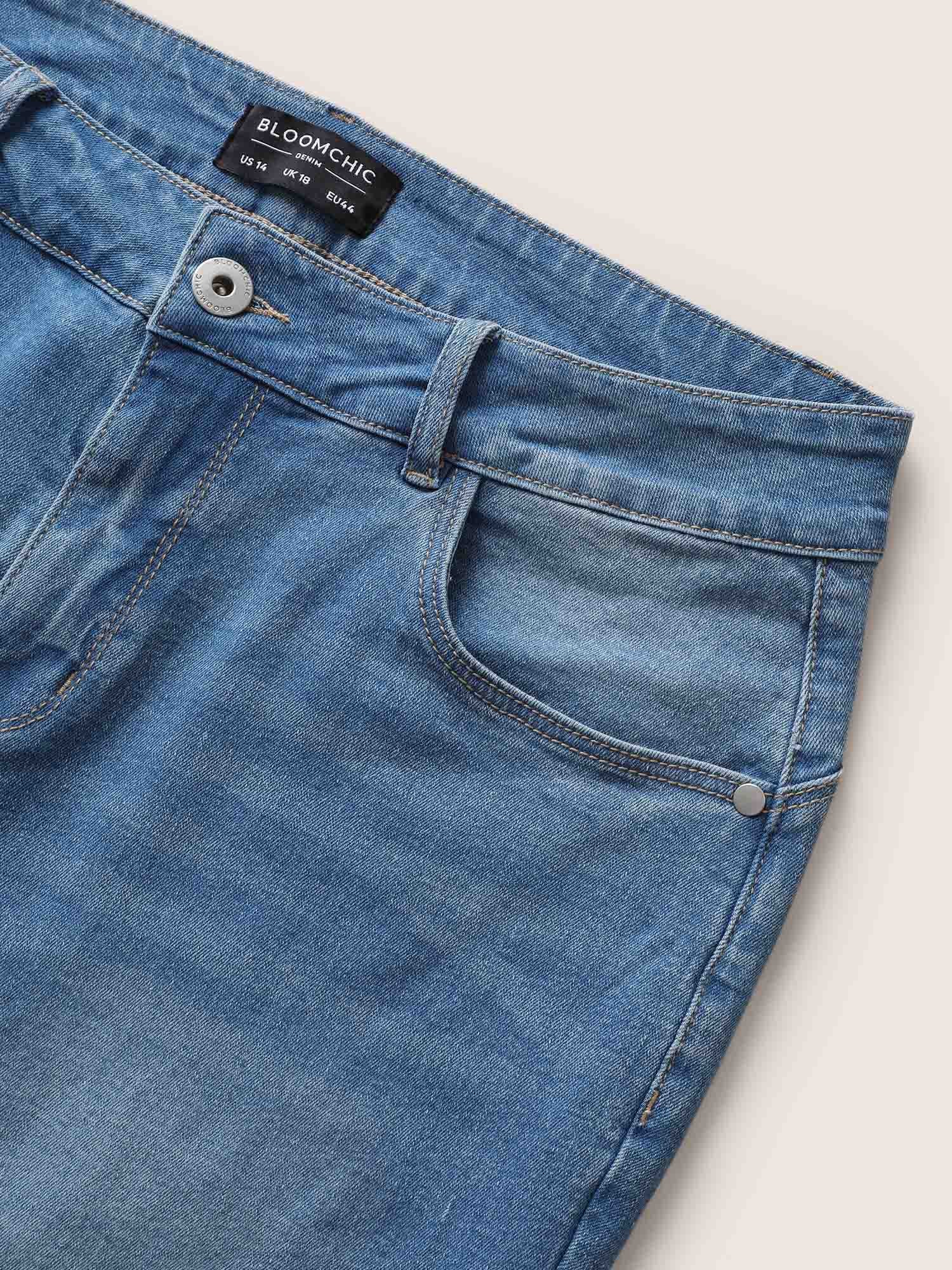 High Rise Frayed Hem Light Wash Jeans - Image 6