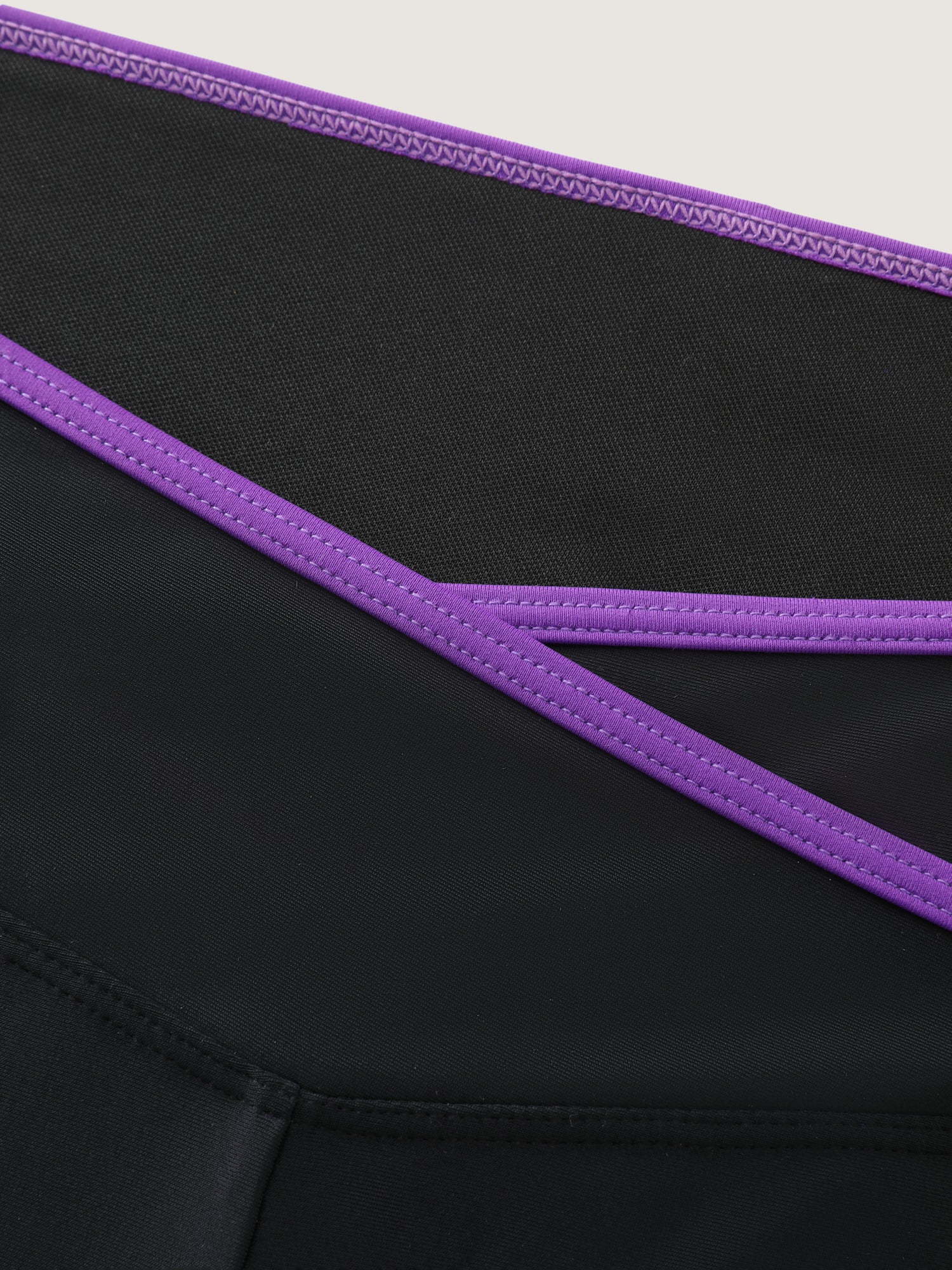 High-Waisted Pockets Color Contrast Swim Shorts - Image 6