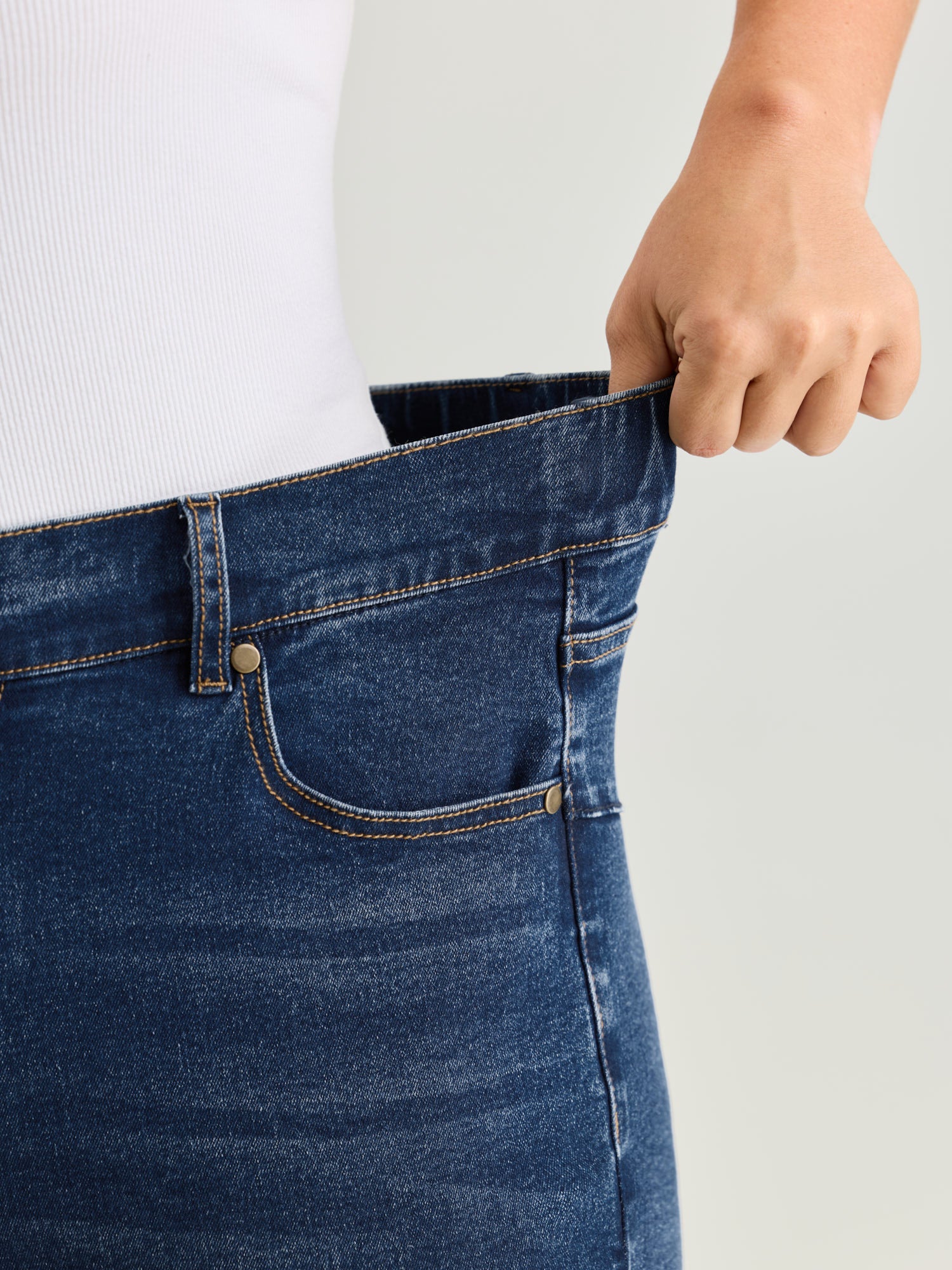 Hip Lifting No Gap Waist Skinny-Fit Denim Shorts - Image 5