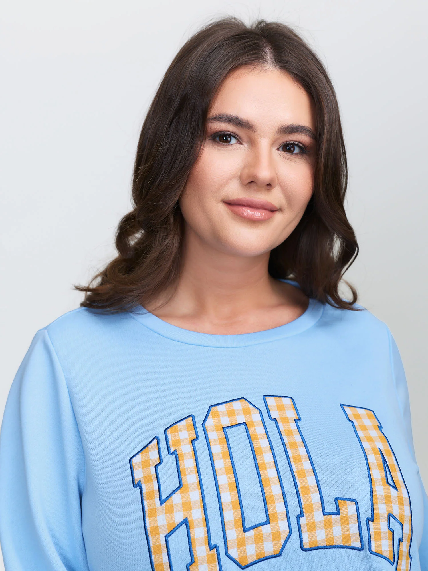 Hola Applique Embroidery Color Contrast Sweatshirt - Image 2