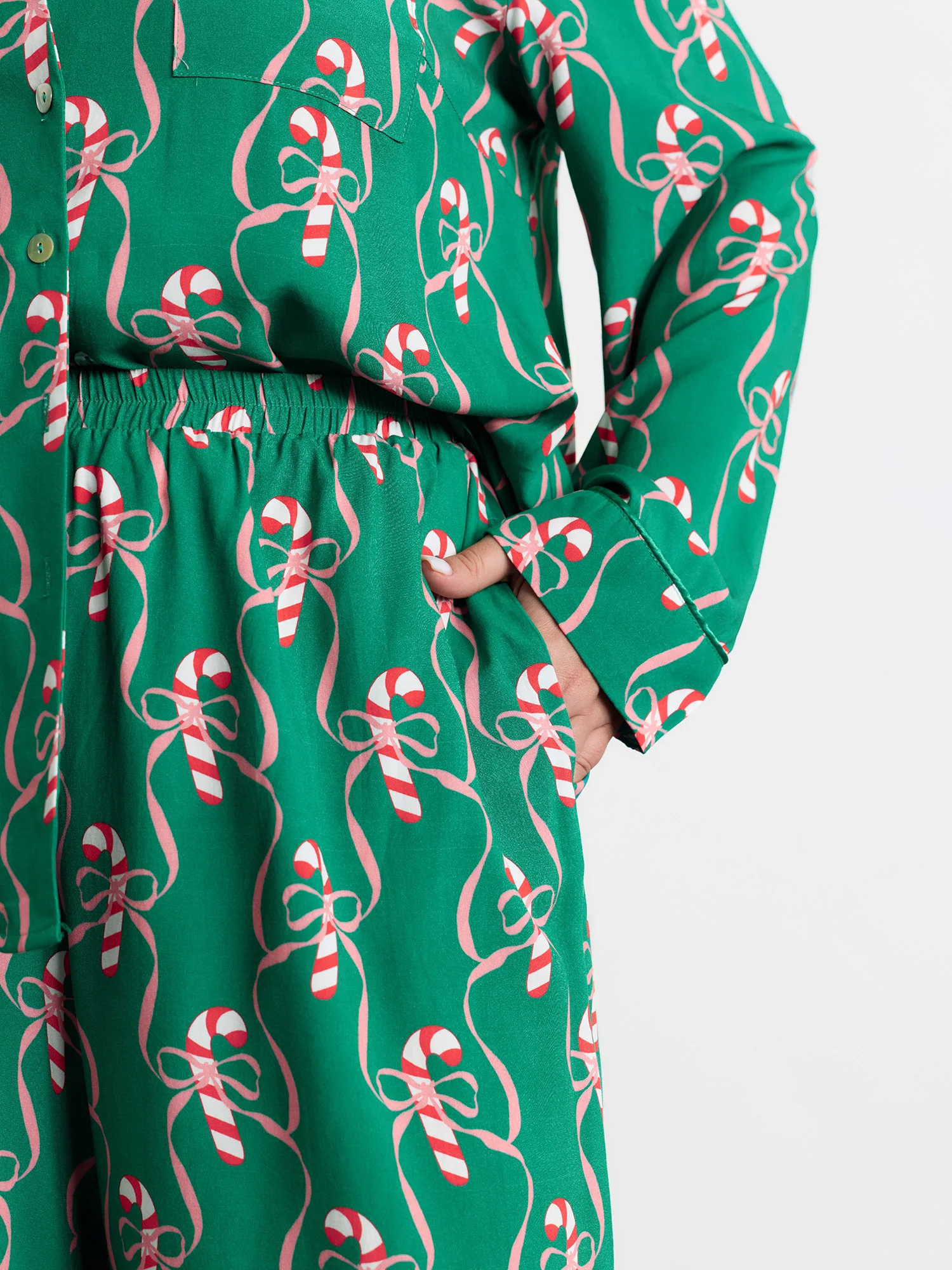 Holiday Cheer Print Pockets Two-Piece Lounge Set - Image 5