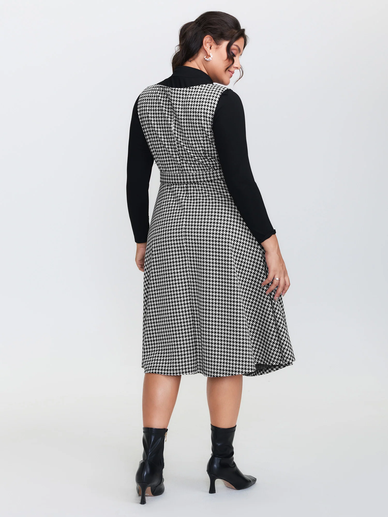 Houndstooth Boat Neckline Belted Waist Midi Dress - Image 4