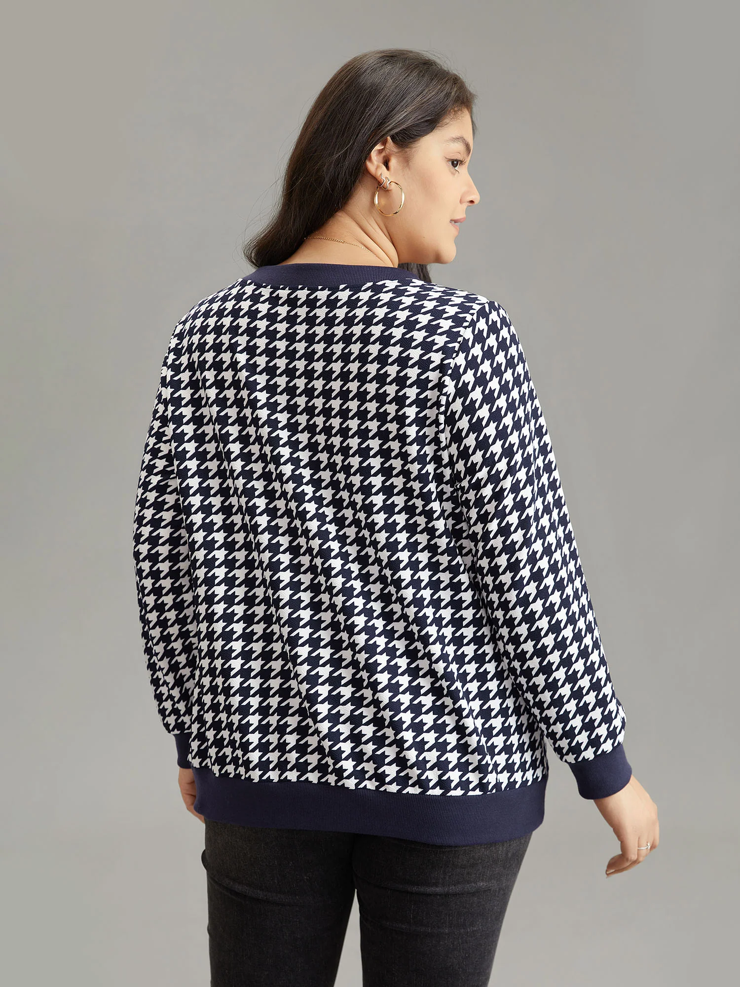 Houndstooth Contrast V Neck Sweatshirt - Image 2