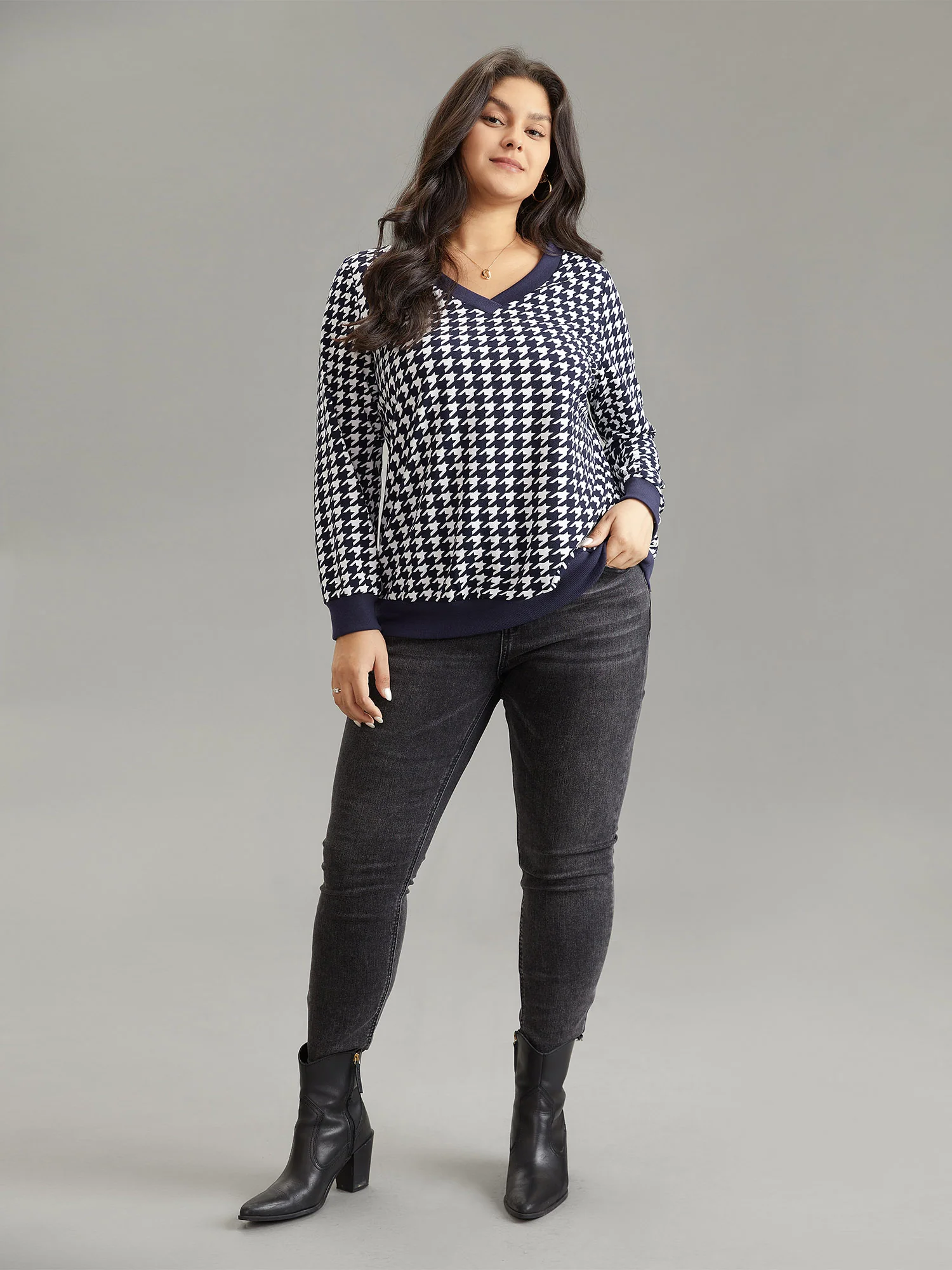 Houndstooth Contrast V Neck Sweatshirt - Image 3