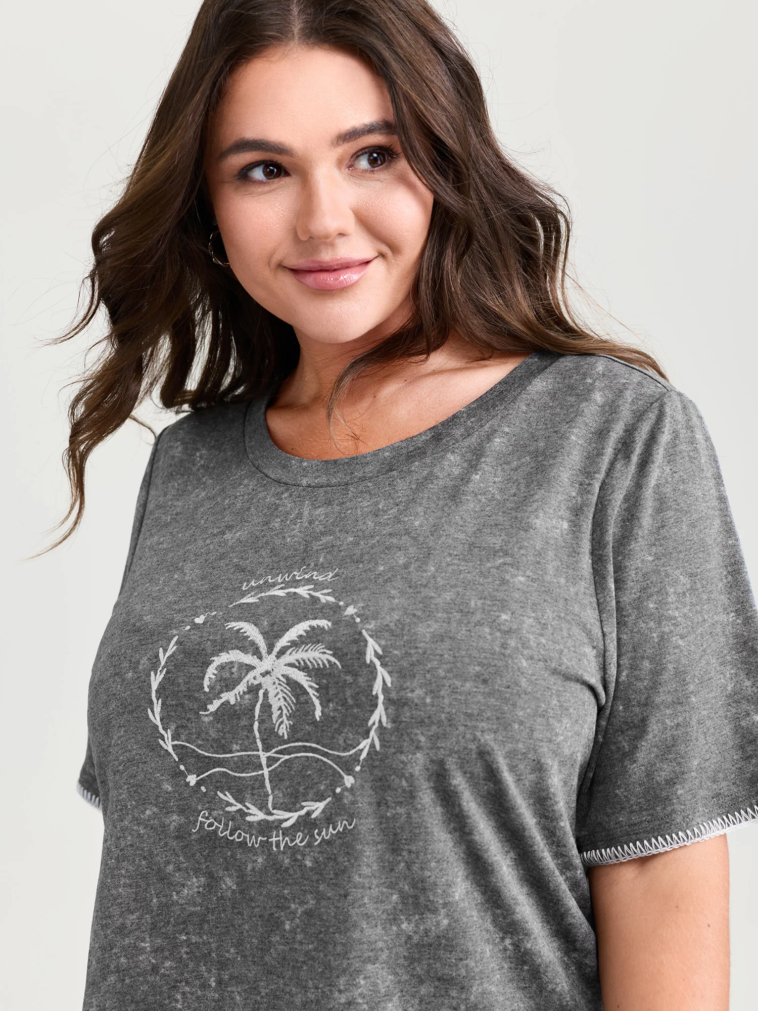 Island Print Embroidered Round Neck T-Shirt - Image 2