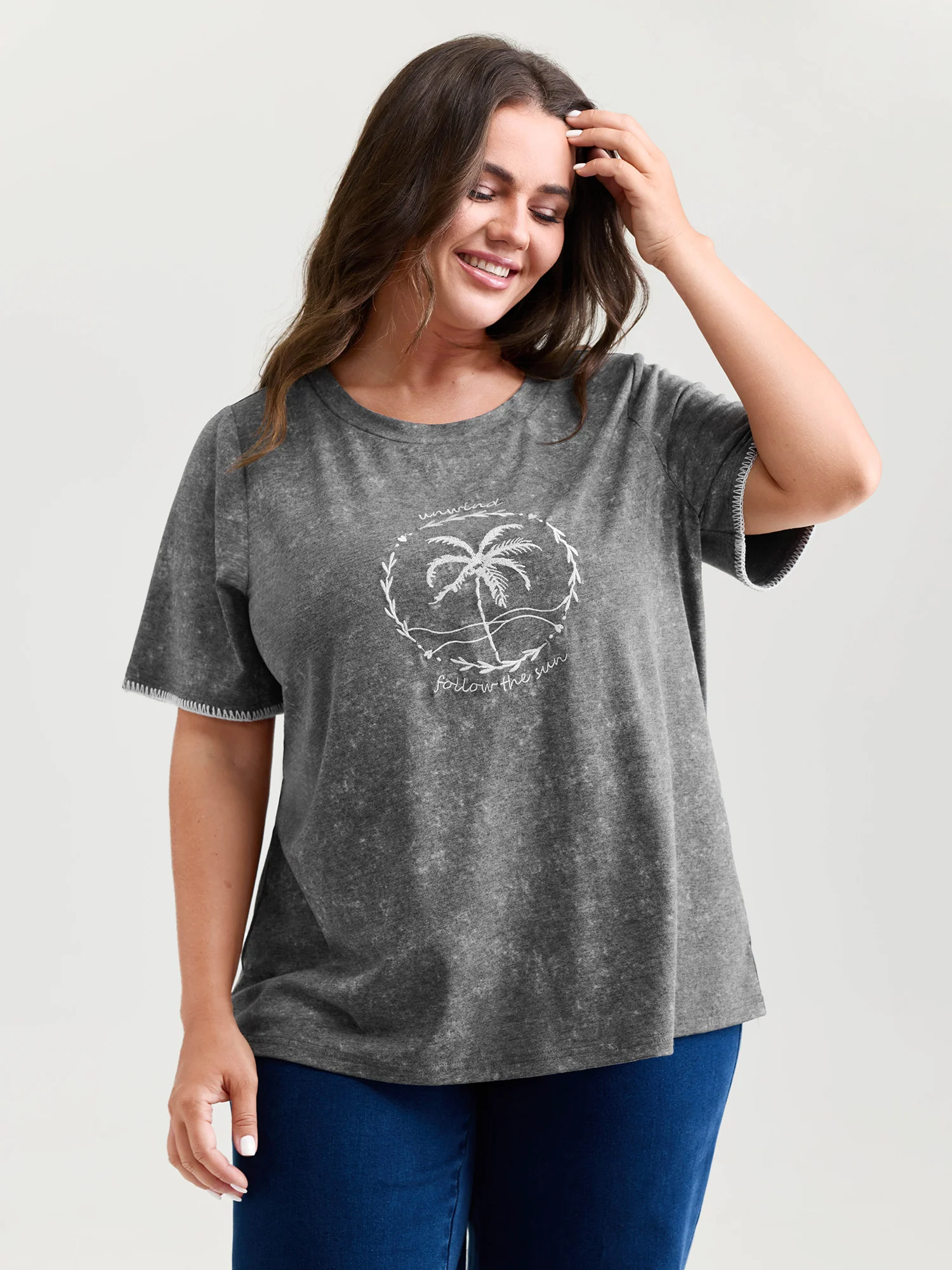 Island Print Embroidered Round Neck T-Shirt - Image 3
