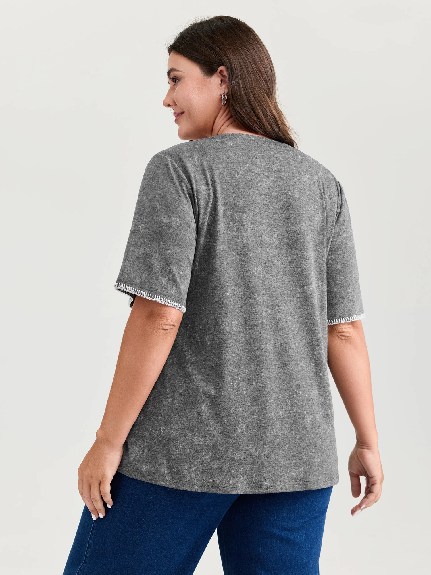 Island Print Embroidered Round Neck T-Shirt - Image 4