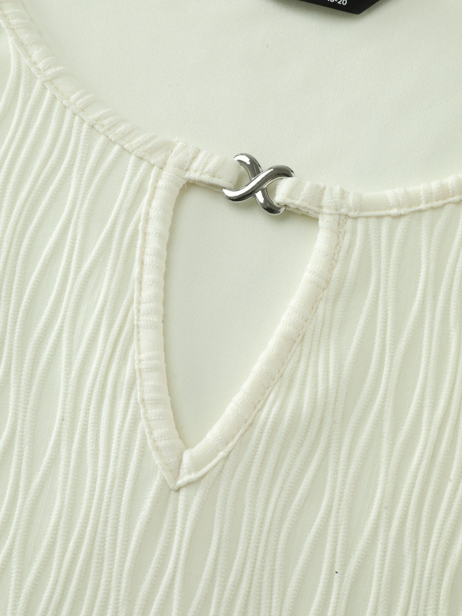 Keyhole Neckline Plain Textured Tank Top - Image 5
