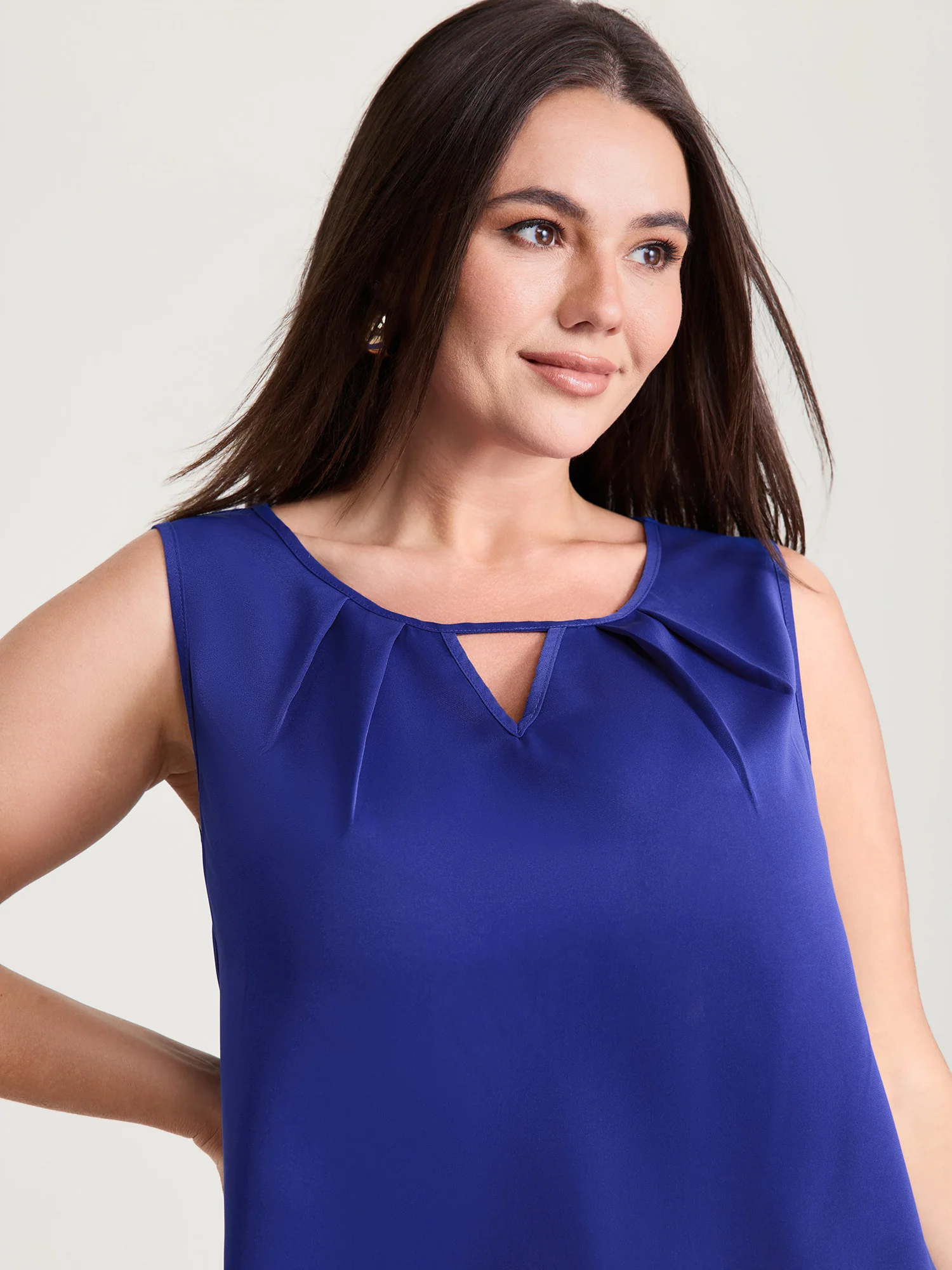 Keyhole Neckline Pleated A-Line Tank Top - Image 2