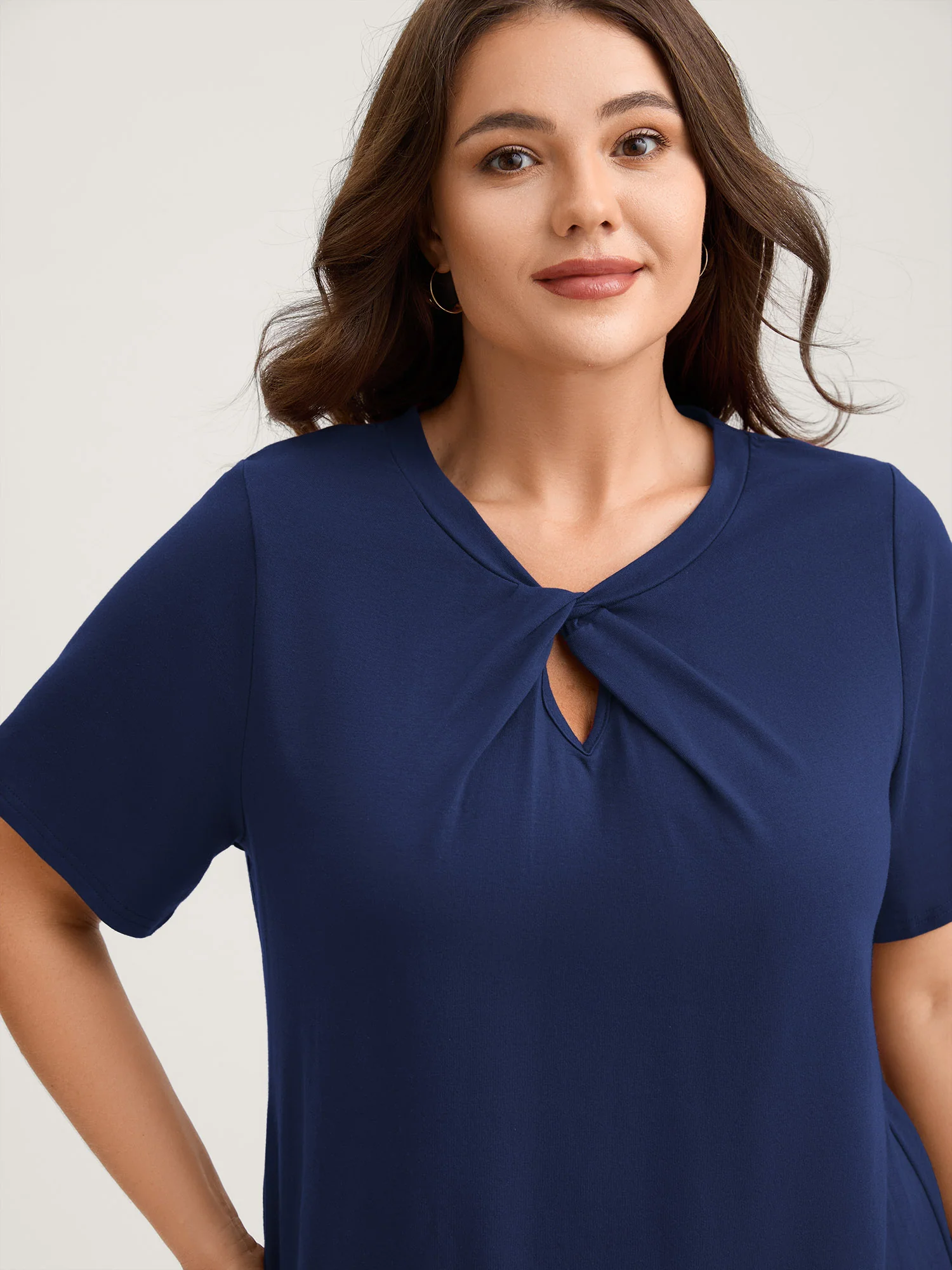 Knotted Cut-Out Neckline Solid T-Shirt - Image 8