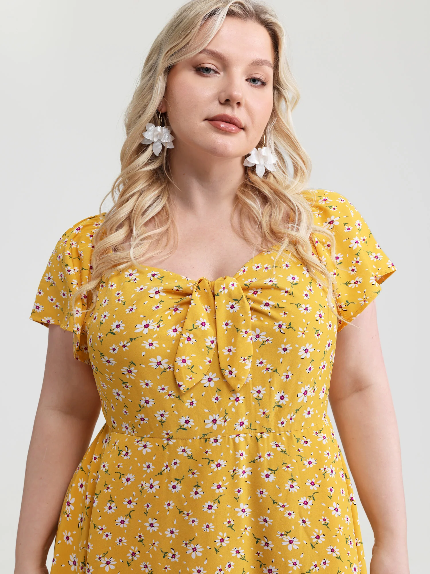 Knotted Front Daisy Floral Print Midi Dress - Image 2