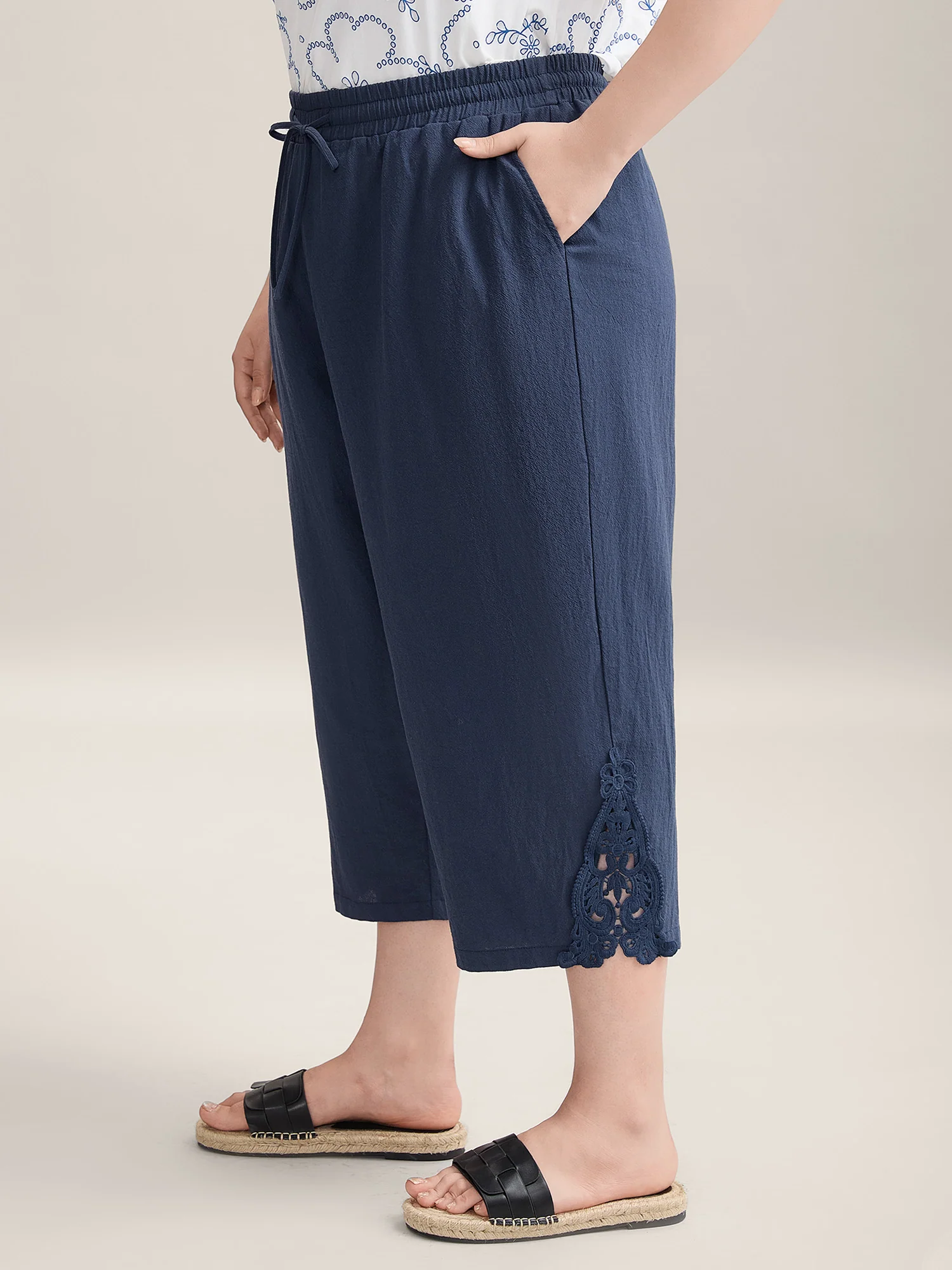 Lace Cut-Out Straight-Leg Plain Pants - Image 4