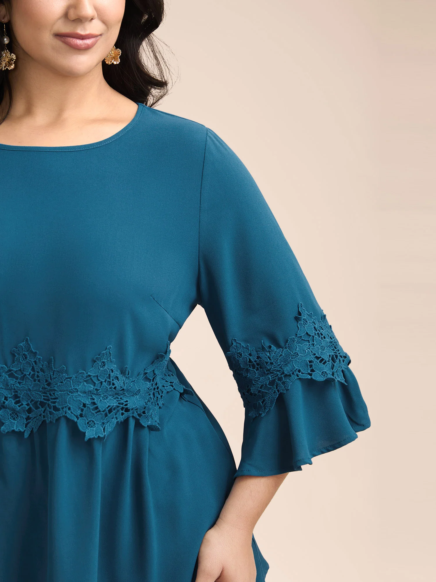 Lace Detail Ruffled Round Neck Blouse - Image 3