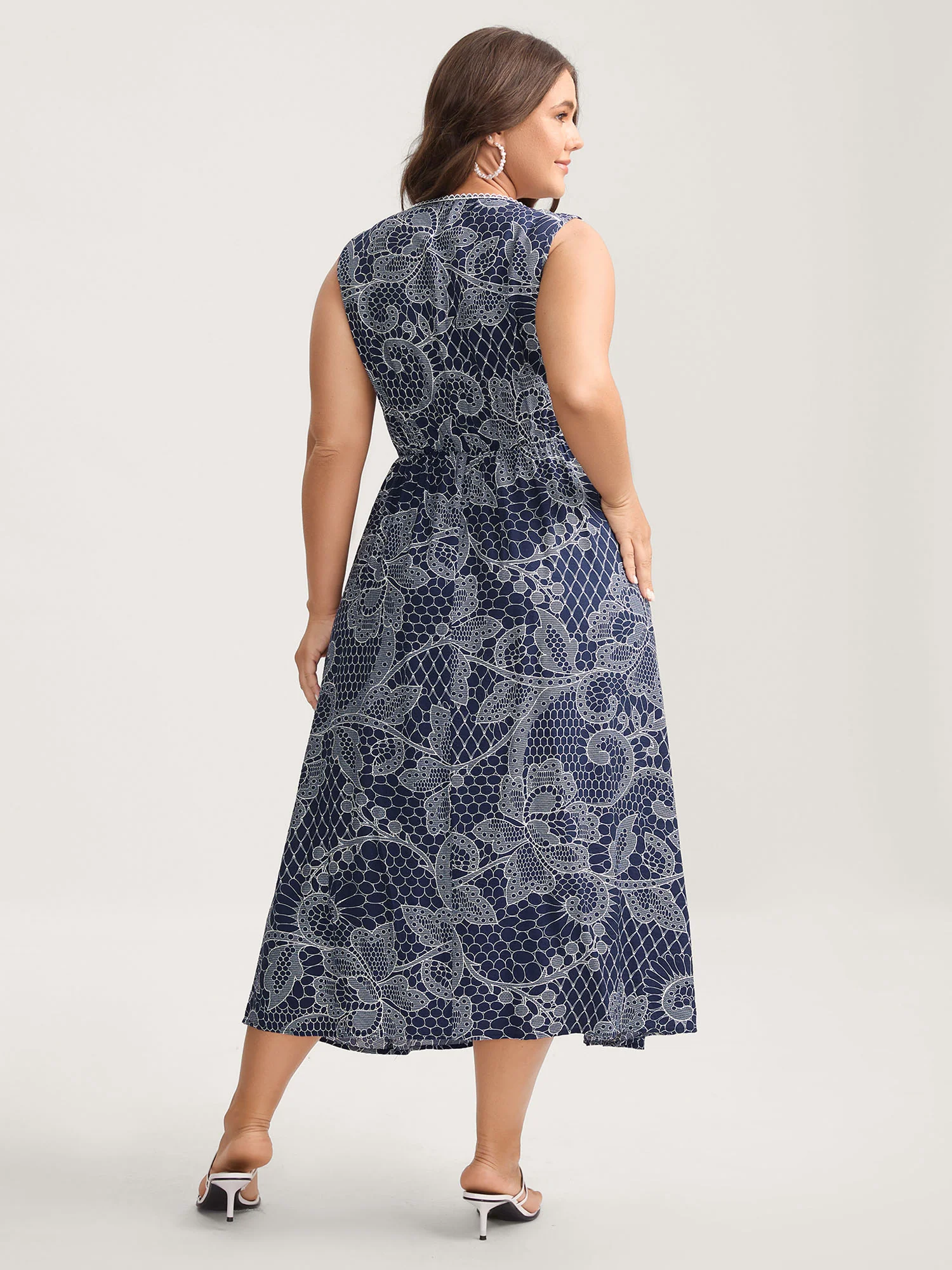 Lace-Like Print Cinched-Waist Midi Dress - Image 4