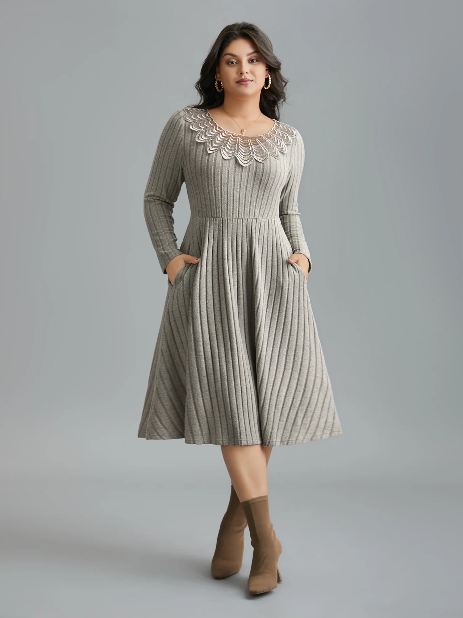 Lace Neck Patchwork Ribbed Knit Dress - Image 4