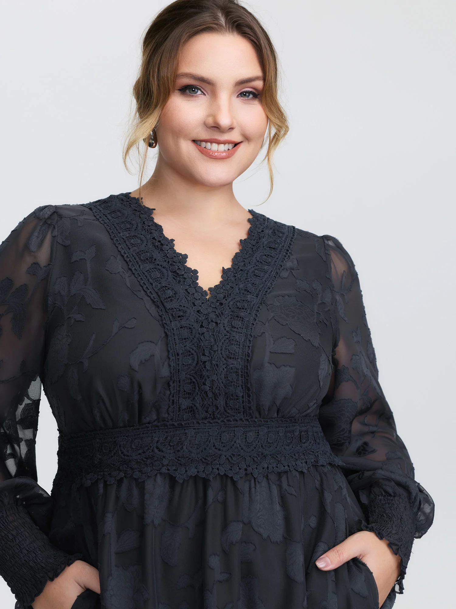 Lace Textured Pleated Waist Tiered Midi Dress - Image 2