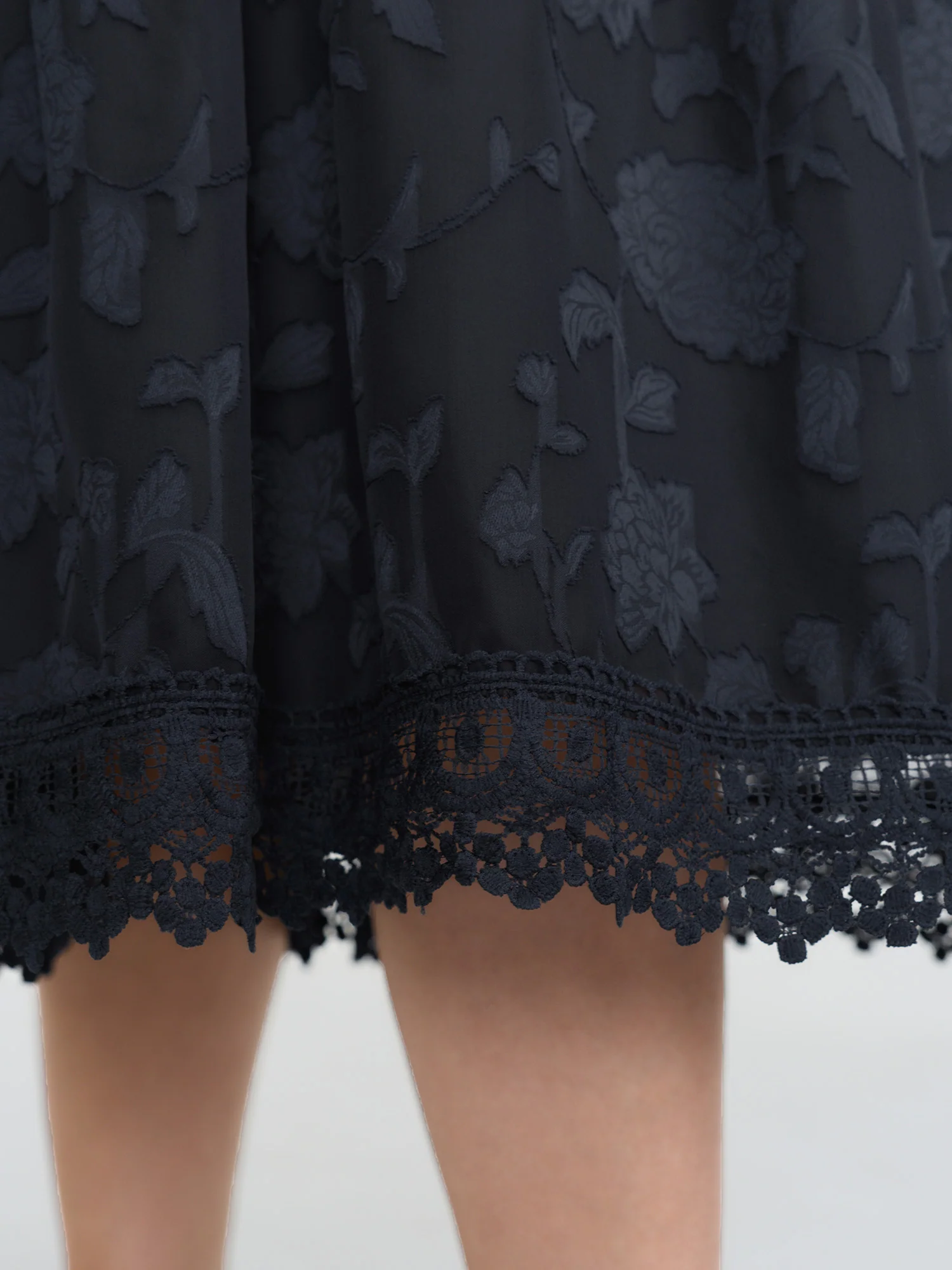 Lace Textured Pleated Waist Tiered Midi Dress - Image 4