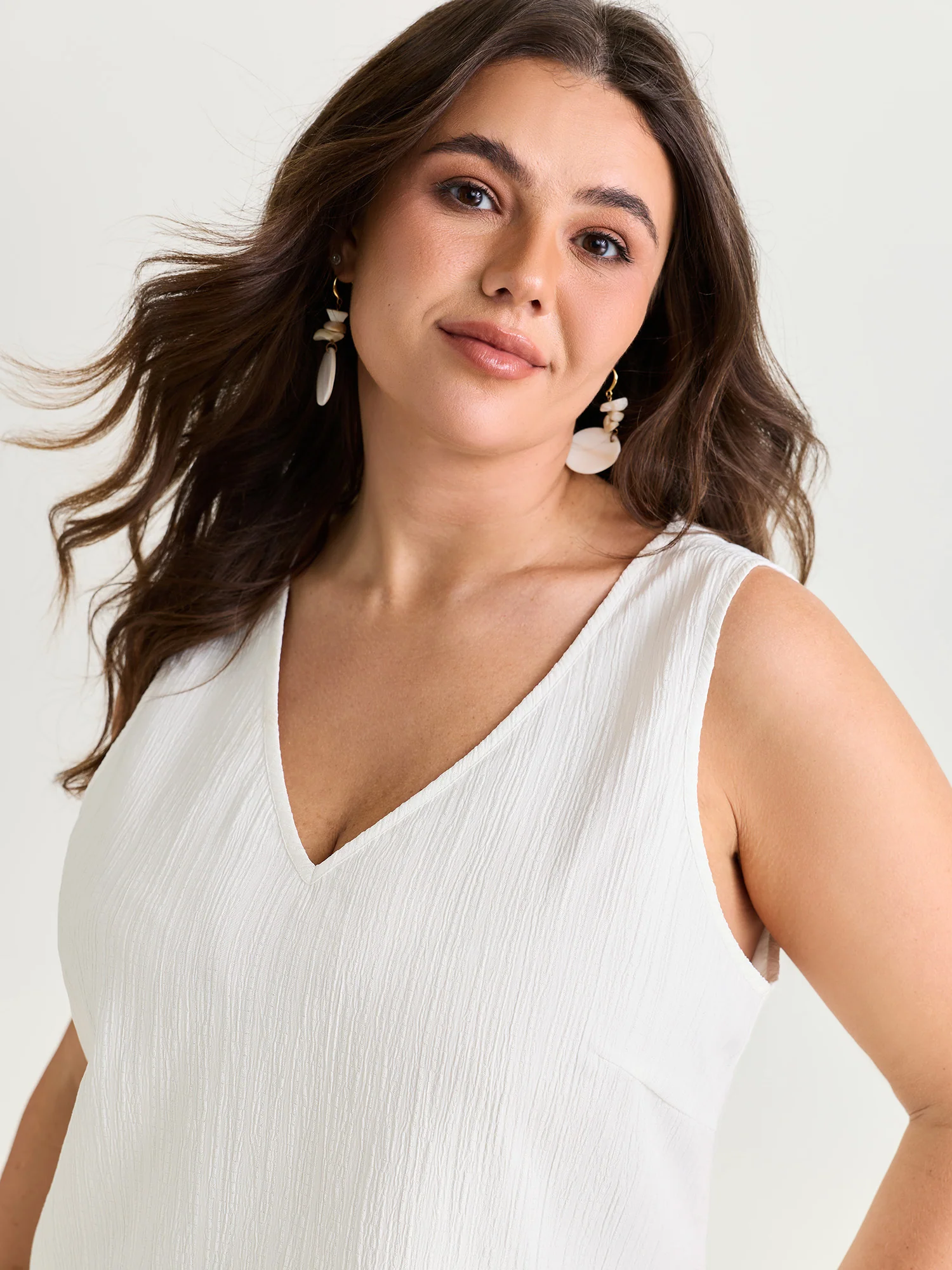 Lace Textured Sleeveless Blouse - Image 3
