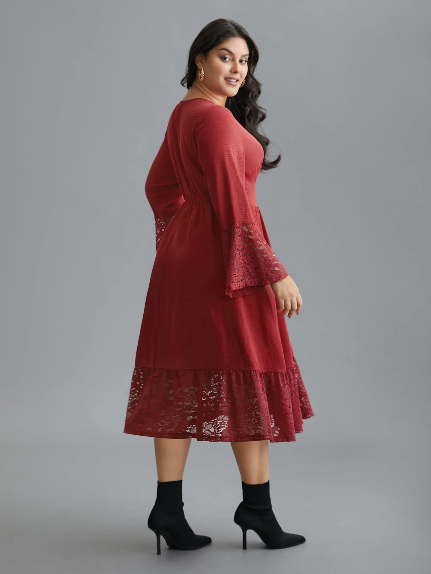 Lace Tiered Skirt Elastic Waist V-Neck Dress - Image 4