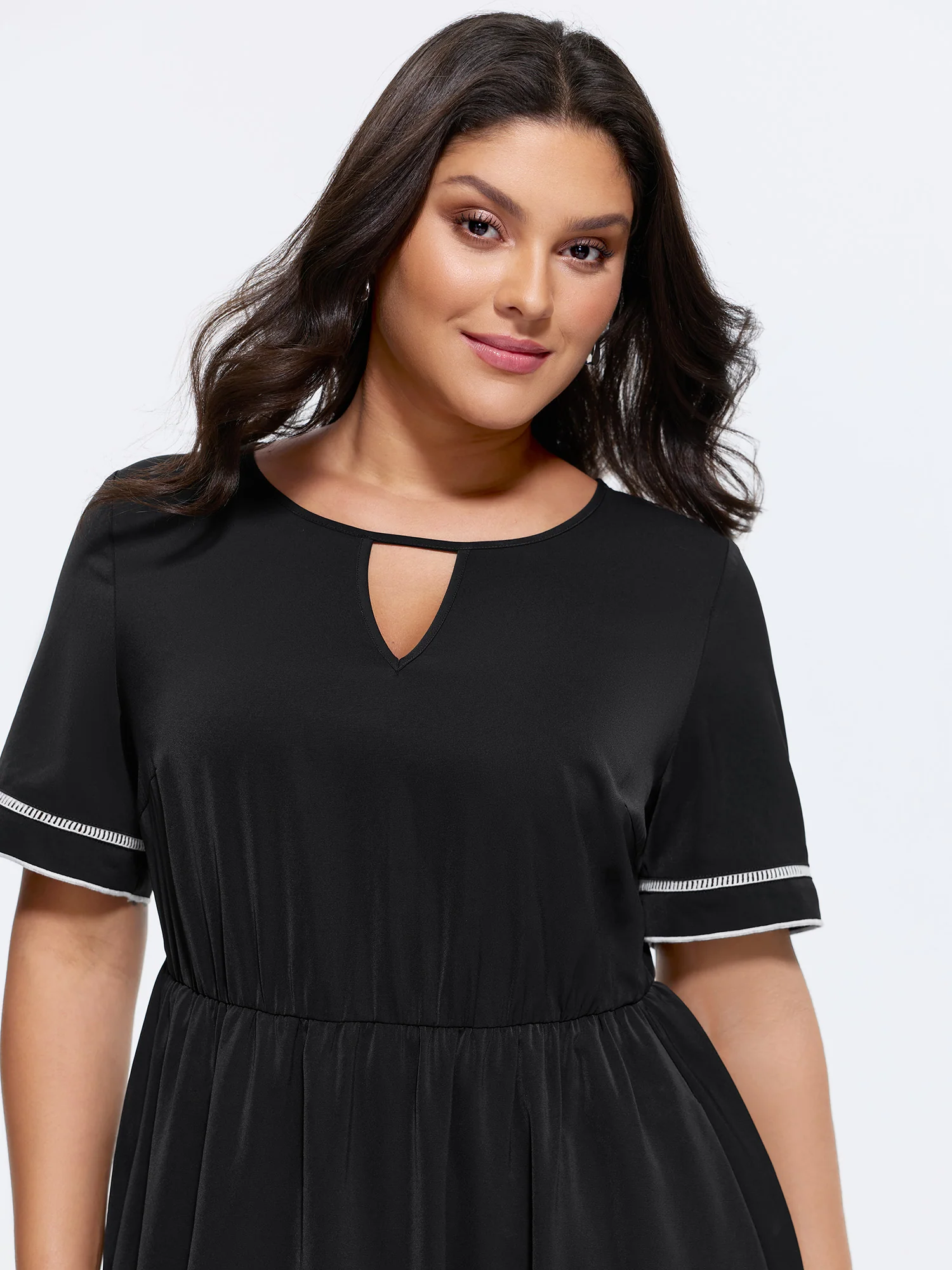 Lace Trim Keyhole Neckline Solid Midi Dress - Image 2