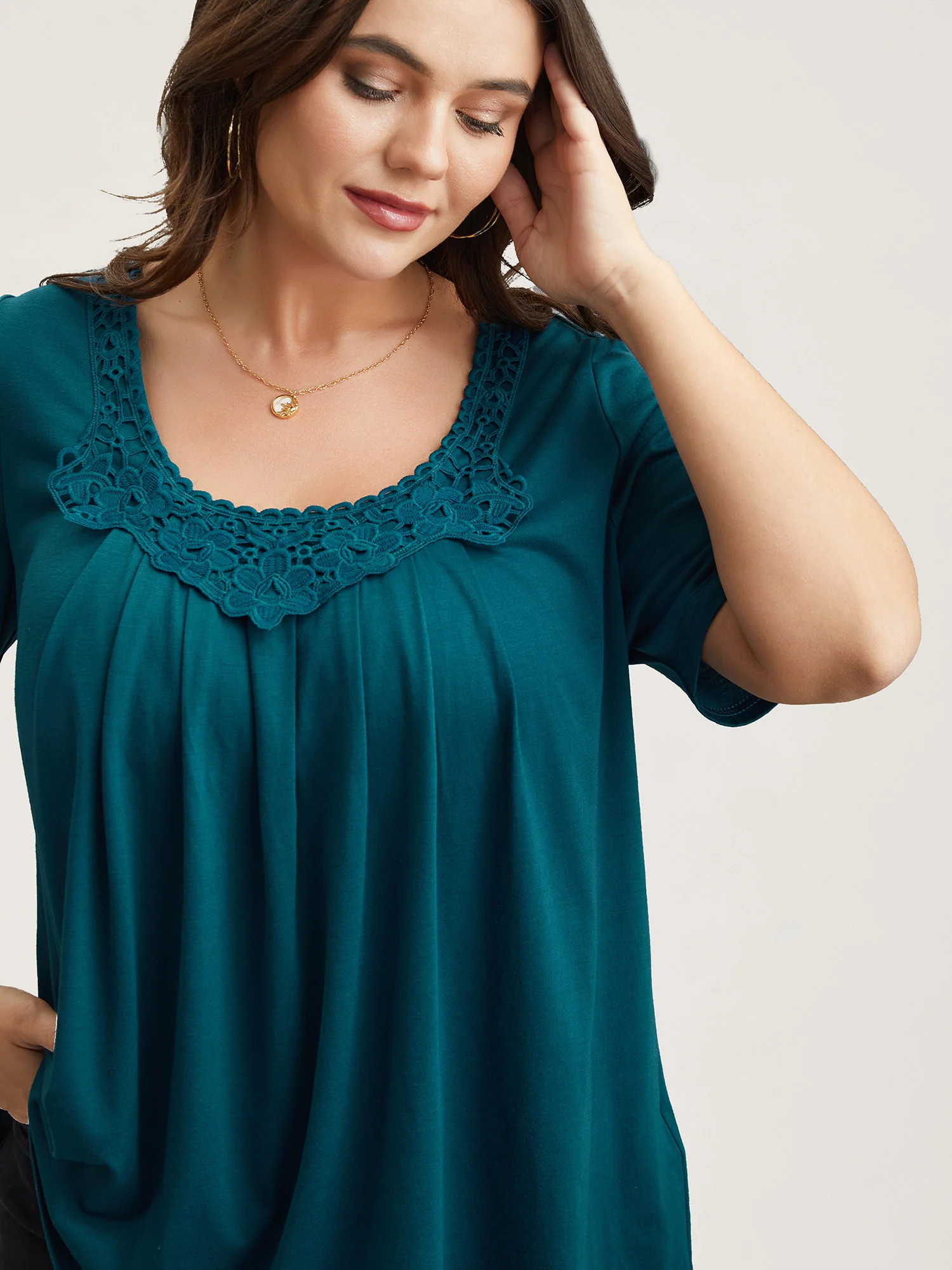 Lace Trim Pleated Round Neck T-Shirt - Image 2