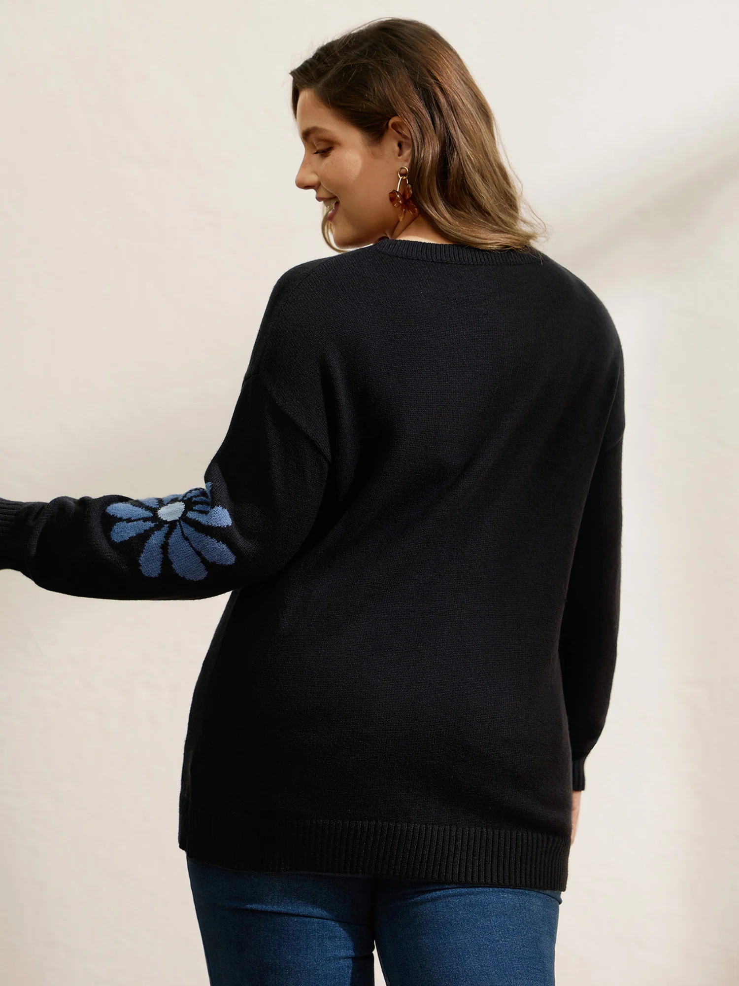 Supersoft Large Flower Jacquard Pattern Pullover - Image 4