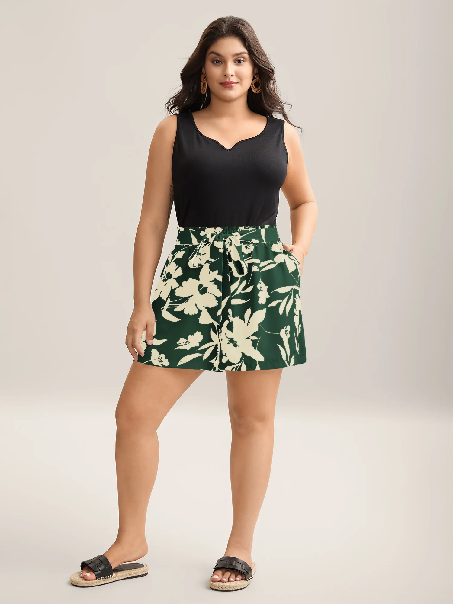 Large Flower Print Belted Straight-Leg Shorts - Image 10