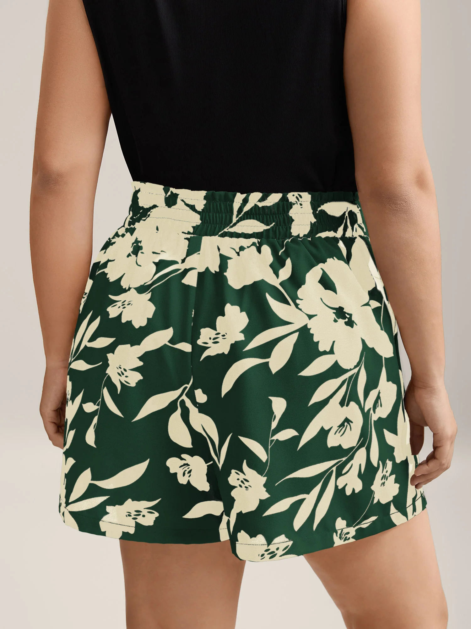 Large Flower Print Belted Straight-Leg Shorts - Image 11
