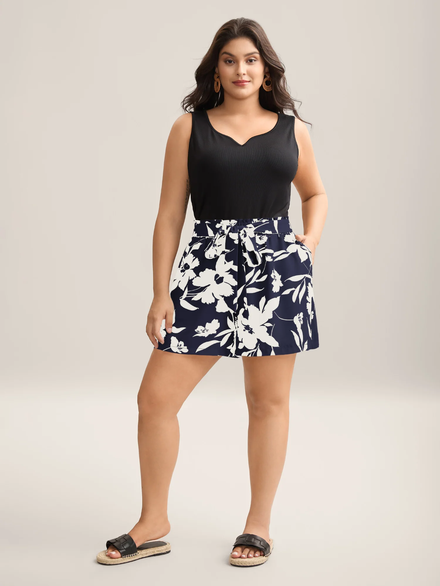 Large Flower Print Belted Straight-Leg Shorts - Image 14