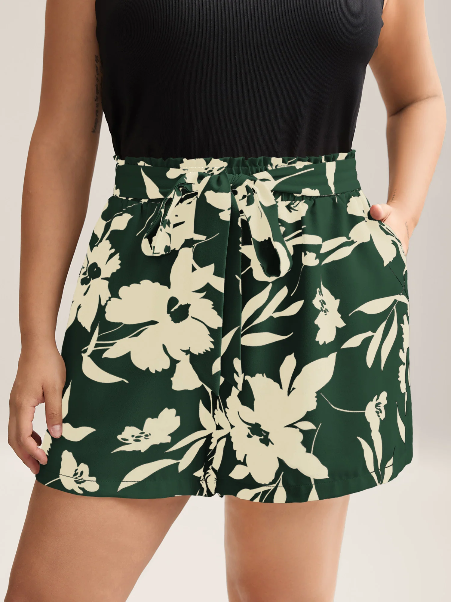 Large Flower Print Belted Straight-Leg Shorts - Image 8