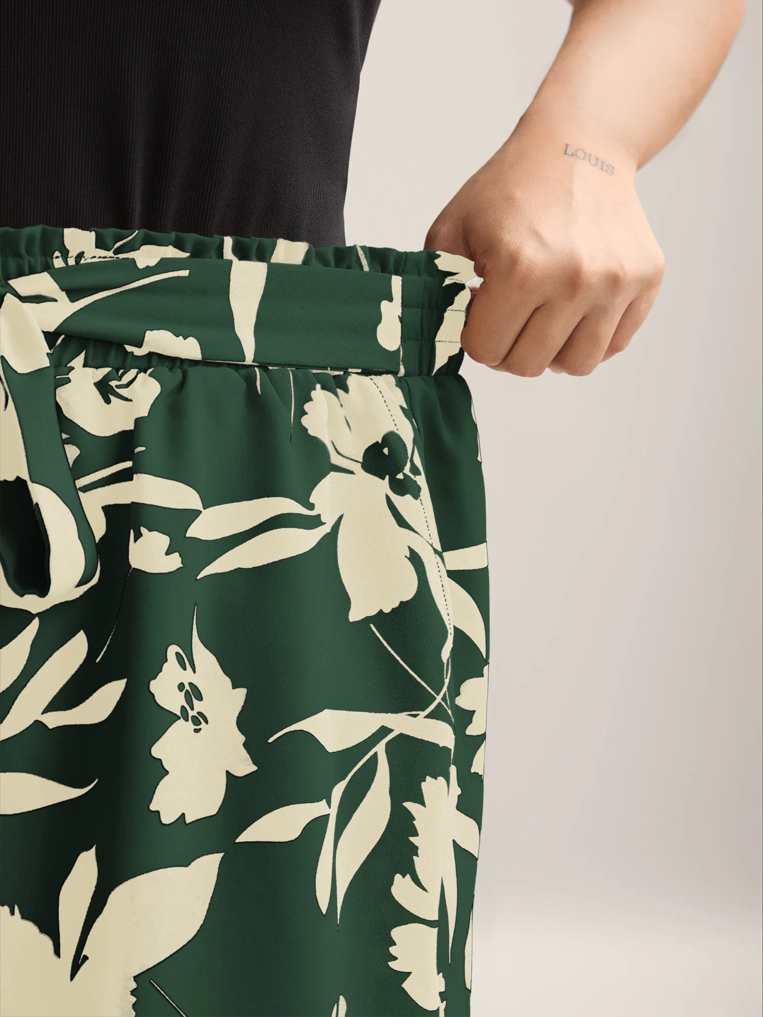 Large Flower Print Belted Straight-Leg Shorts - Image 9