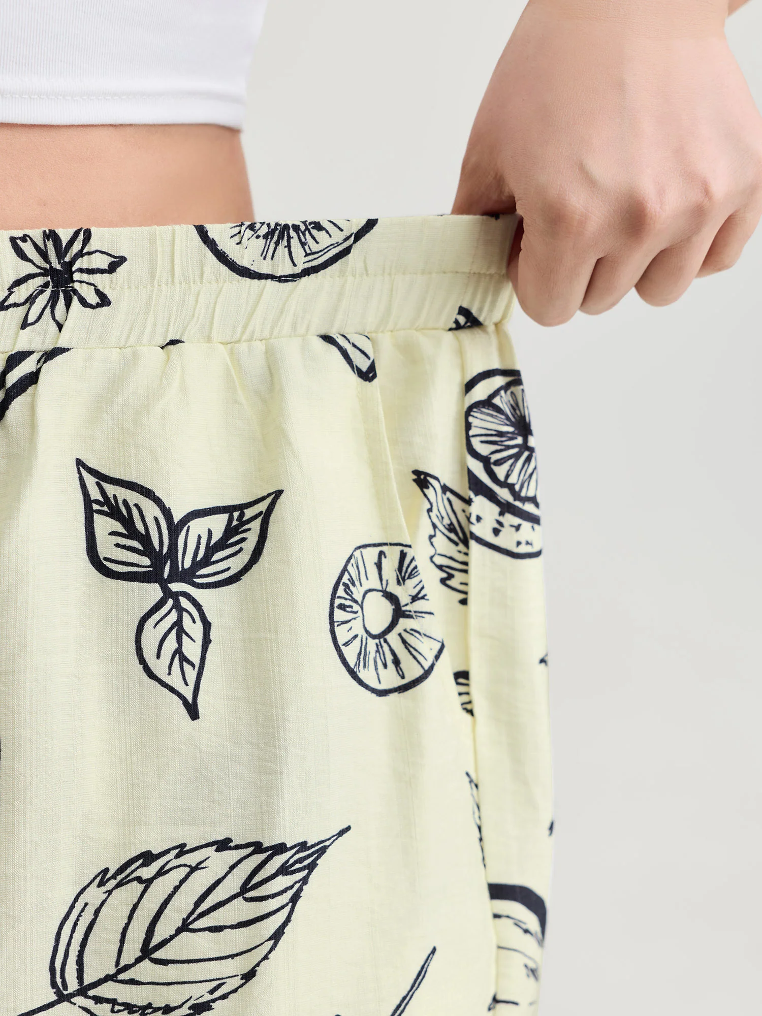 Large Fruit Print Straight-Leg Shorts - Image 3