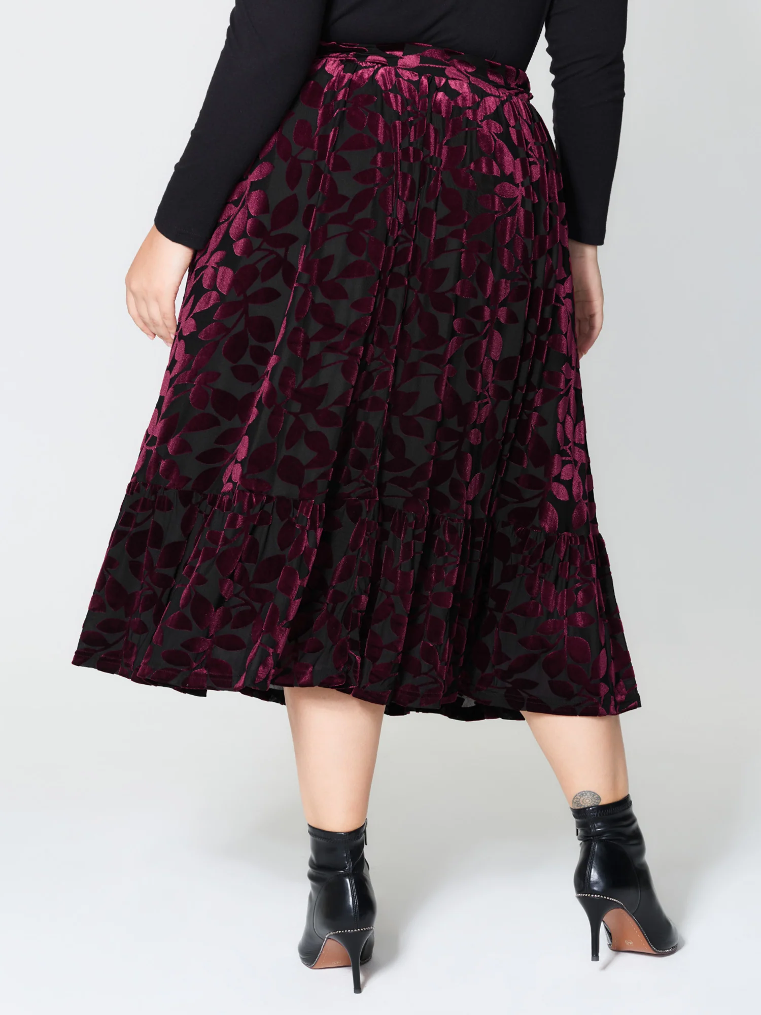 Laser-Cut Velvet Pleated Maxi Skirt - Image 5