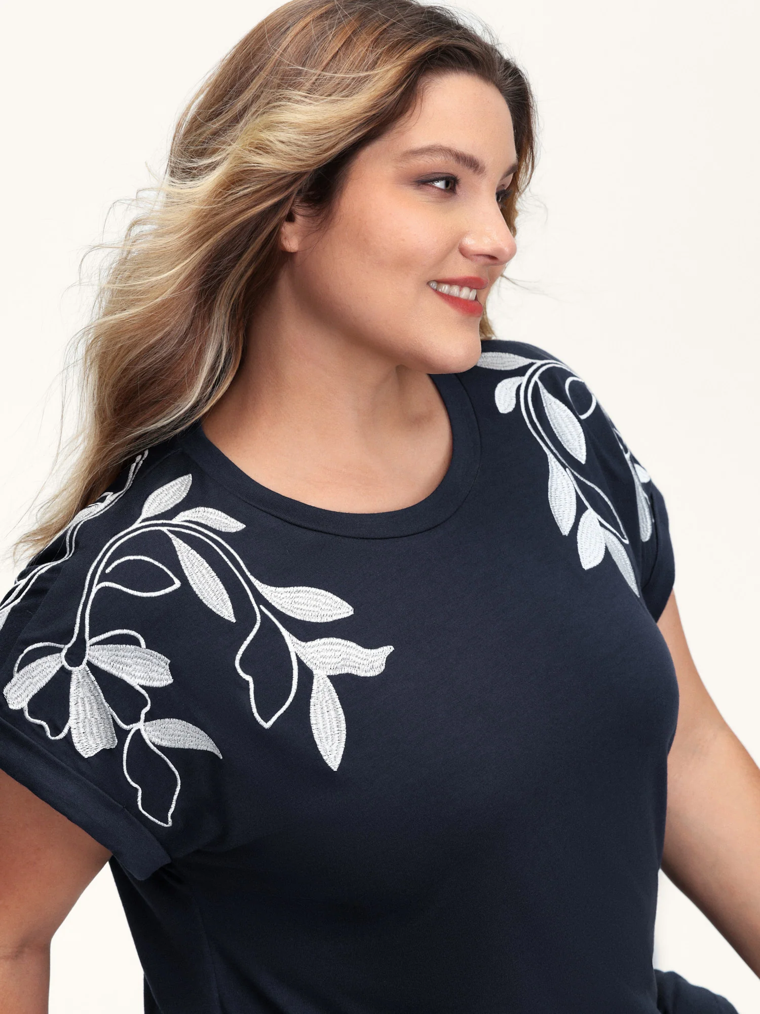 Leaf Embroidery Round Neck Split T-Shirt - Image 2