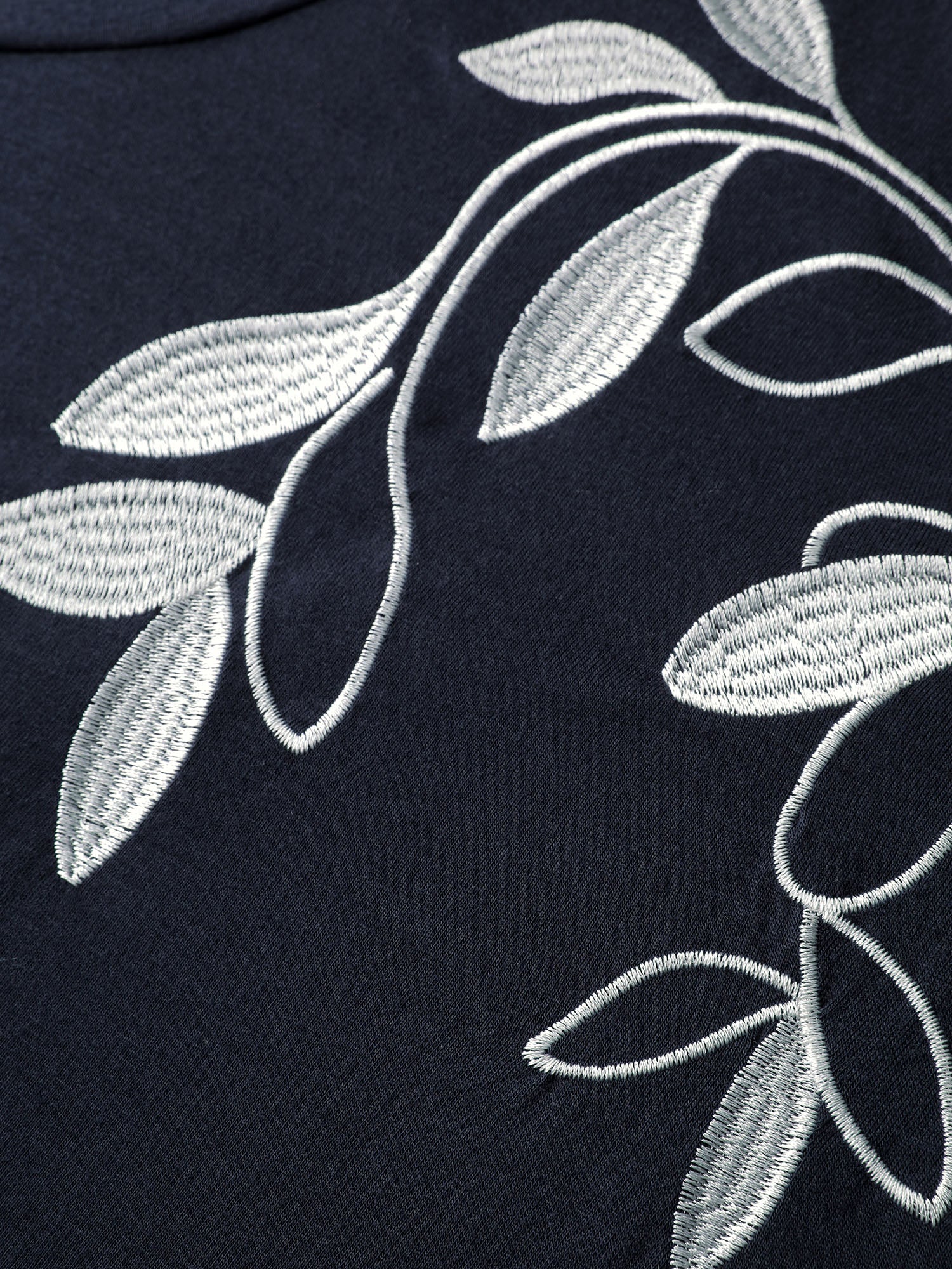 Leaf Embroidery Round Neck Split T-Shirt - Image 5