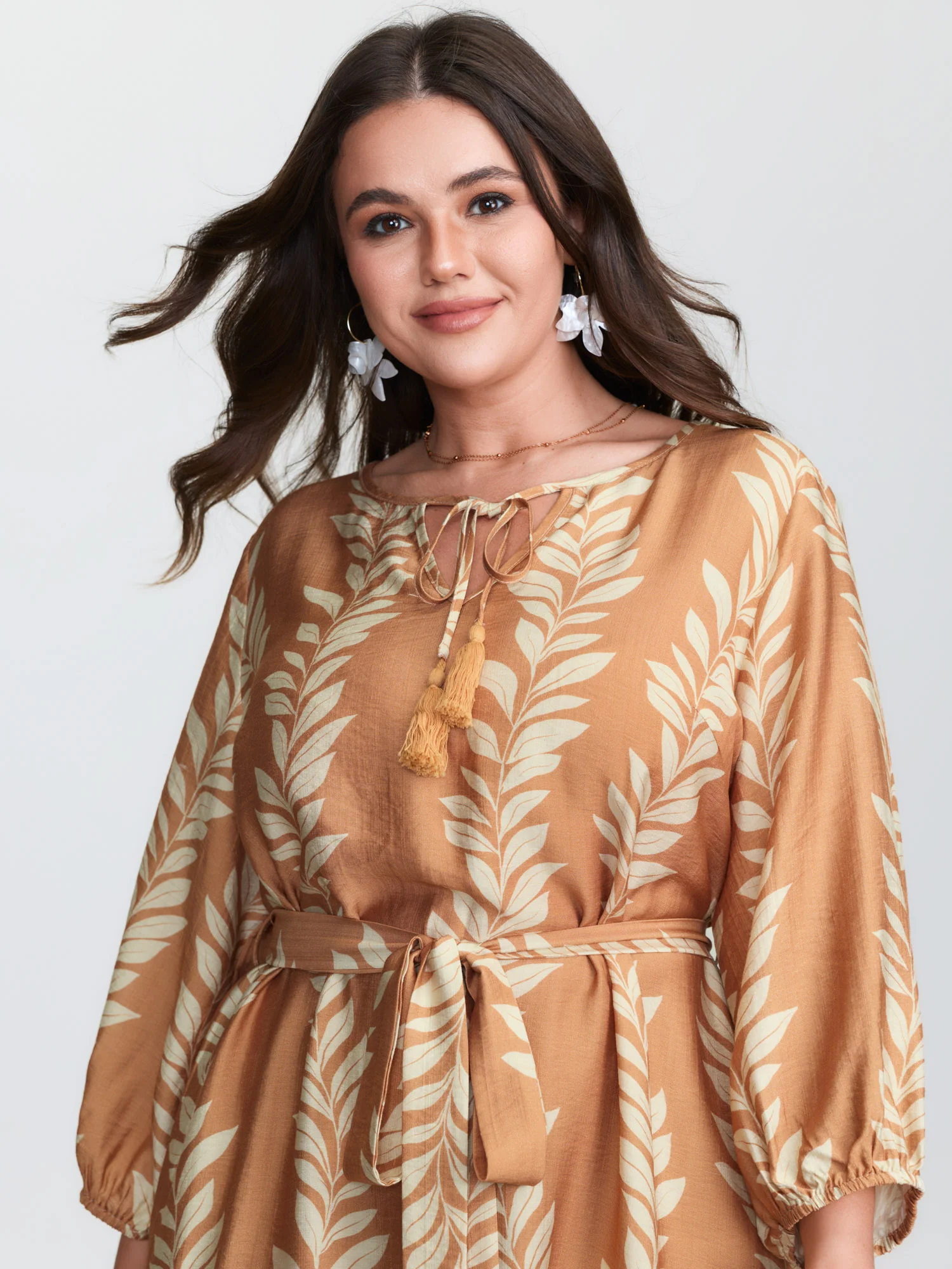 Leaf Print Waist-Tie Round Neck Mini Dress - Image 2