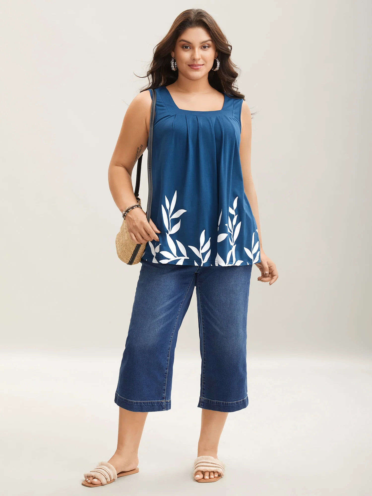 Leafy Printed Hem Pleated Sleeveless Top - Image 3