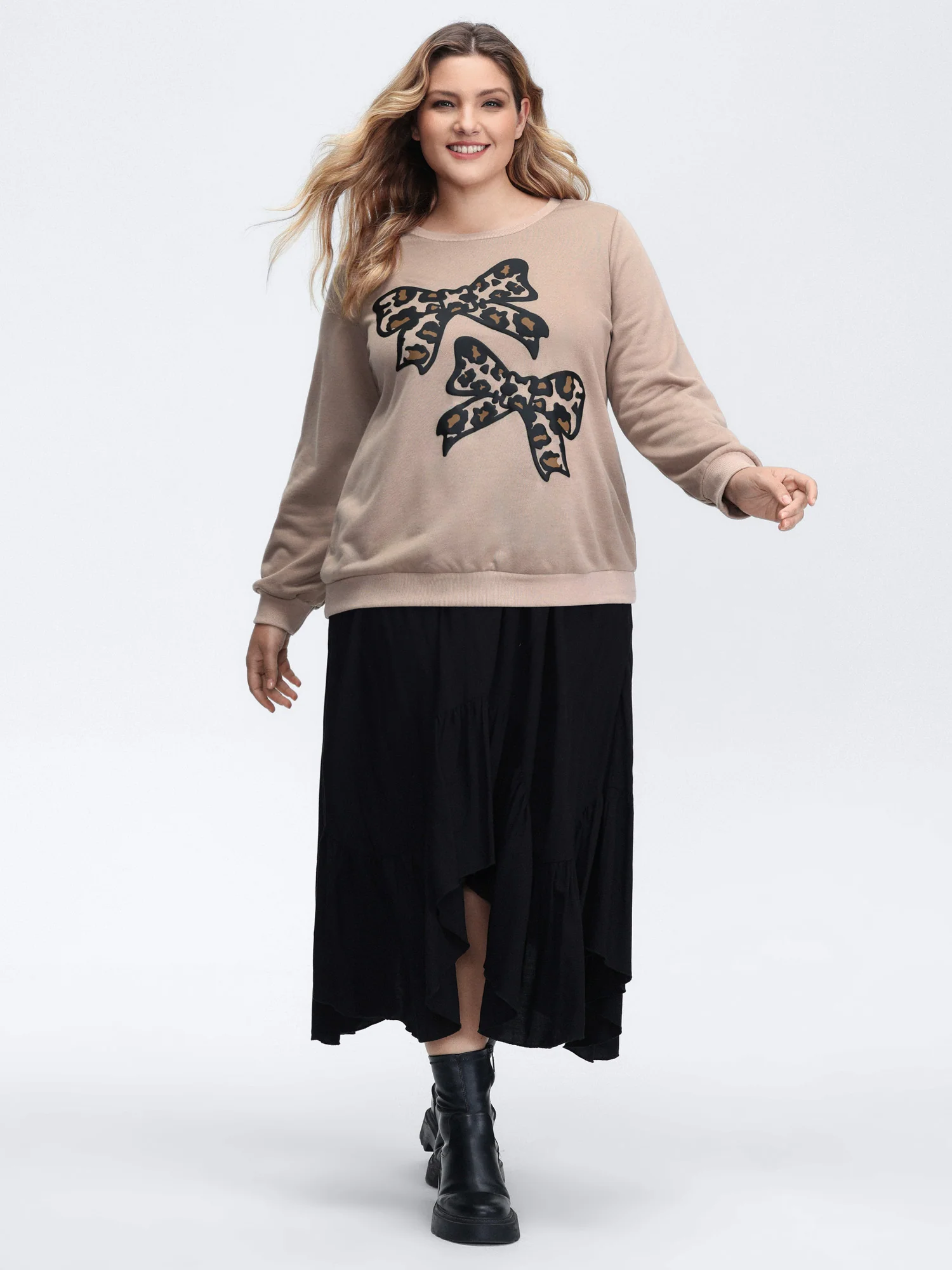 Leopard Bowtie Print Stretchy-Fit Sweatshirt - Image 3