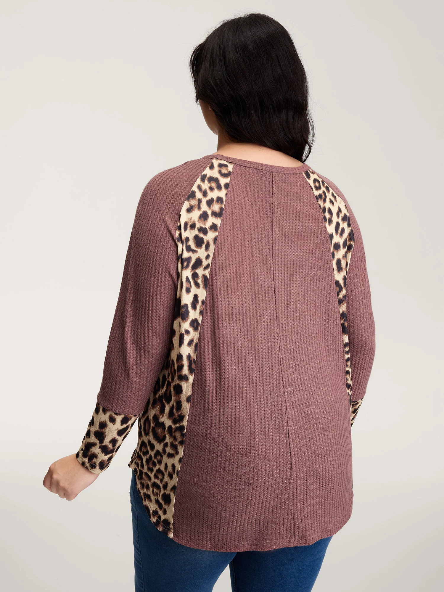 Leopard Contrast Textured V-Neck T-Shirt - Image 4