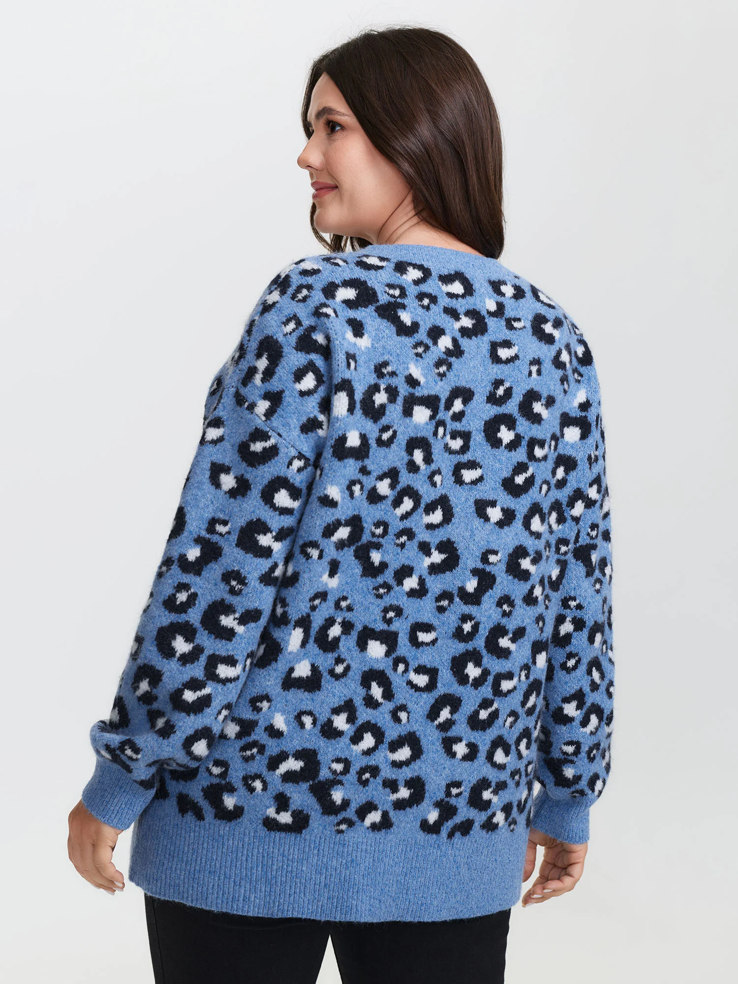Leopard Jacquard Ribbed Round Neck Pullover - Image 4