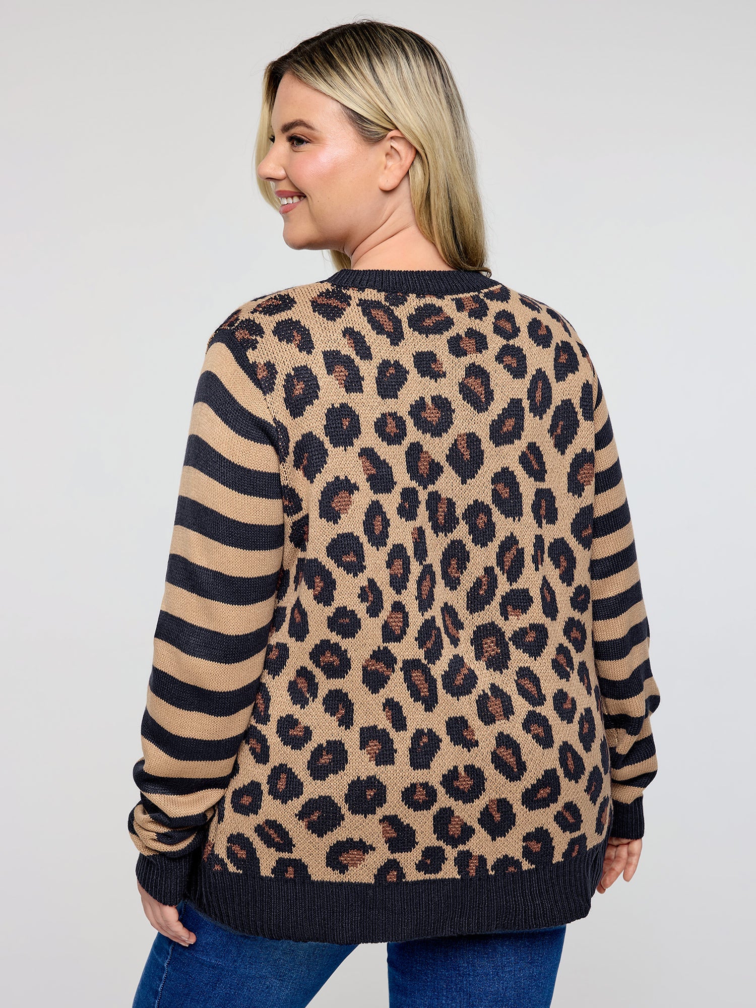 Leopard Pattern Jacquard Stripe Pullover - Image 5
