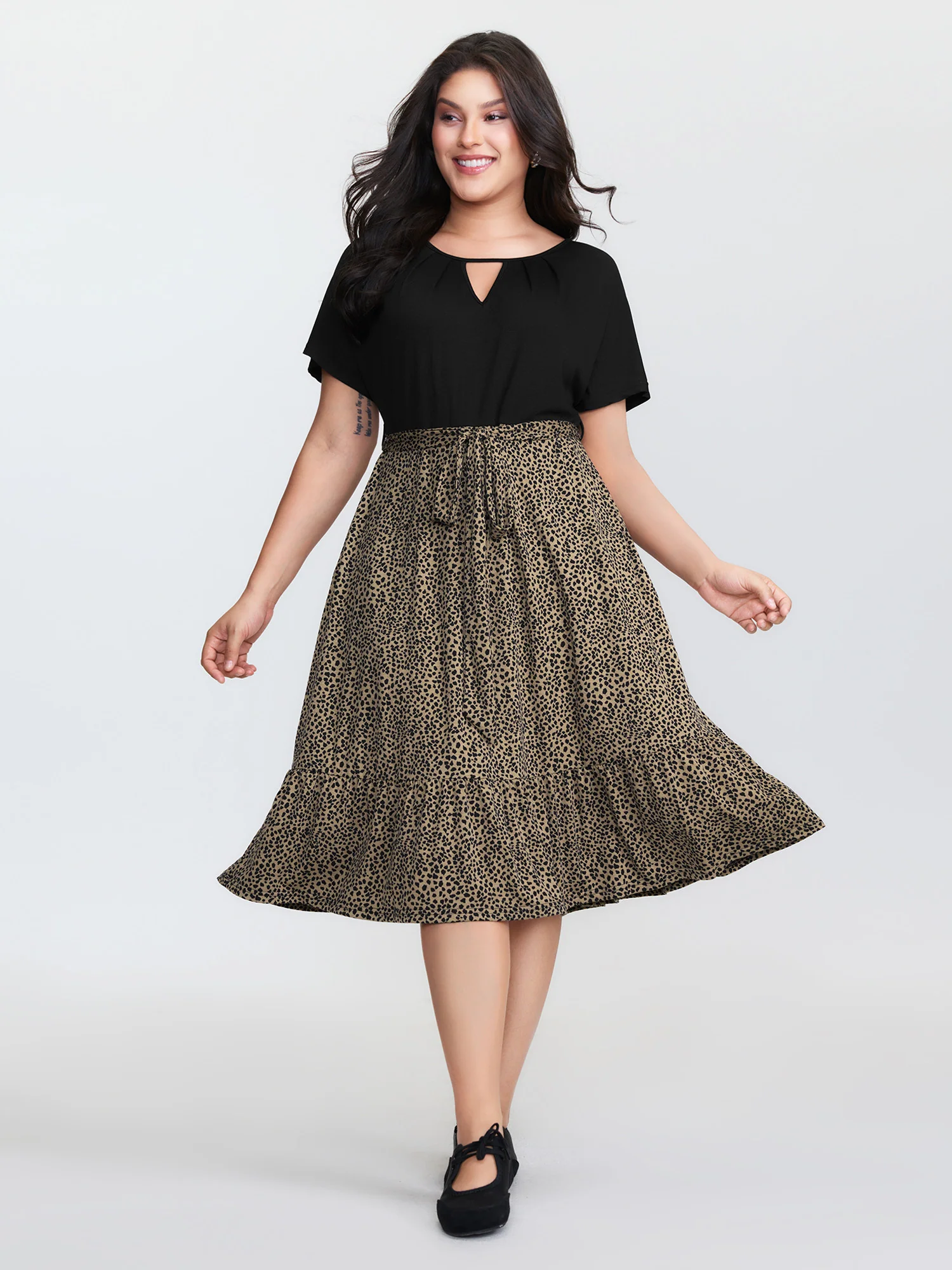 Leopard Print Contrast Cut-Out Neckline Midi Dress - Image 3