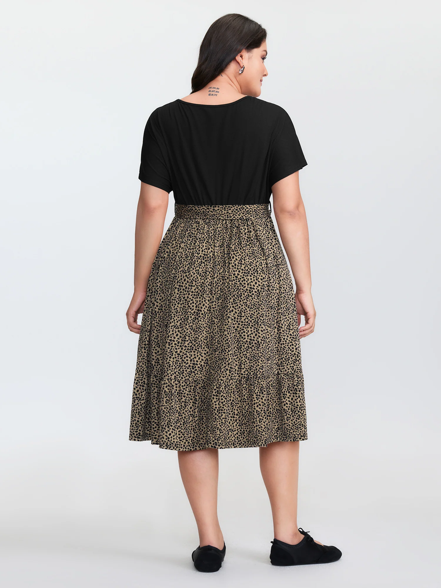 Leopard Print Contrast Cut-Out Neckline Midi Dress - Image 5