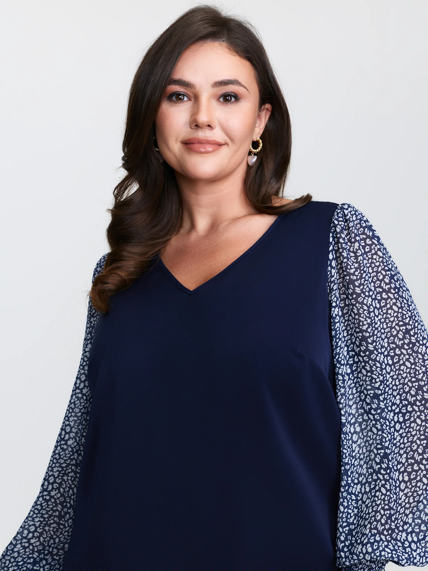 Leopard Print Contrast V-Neck Knit Top - Image 2