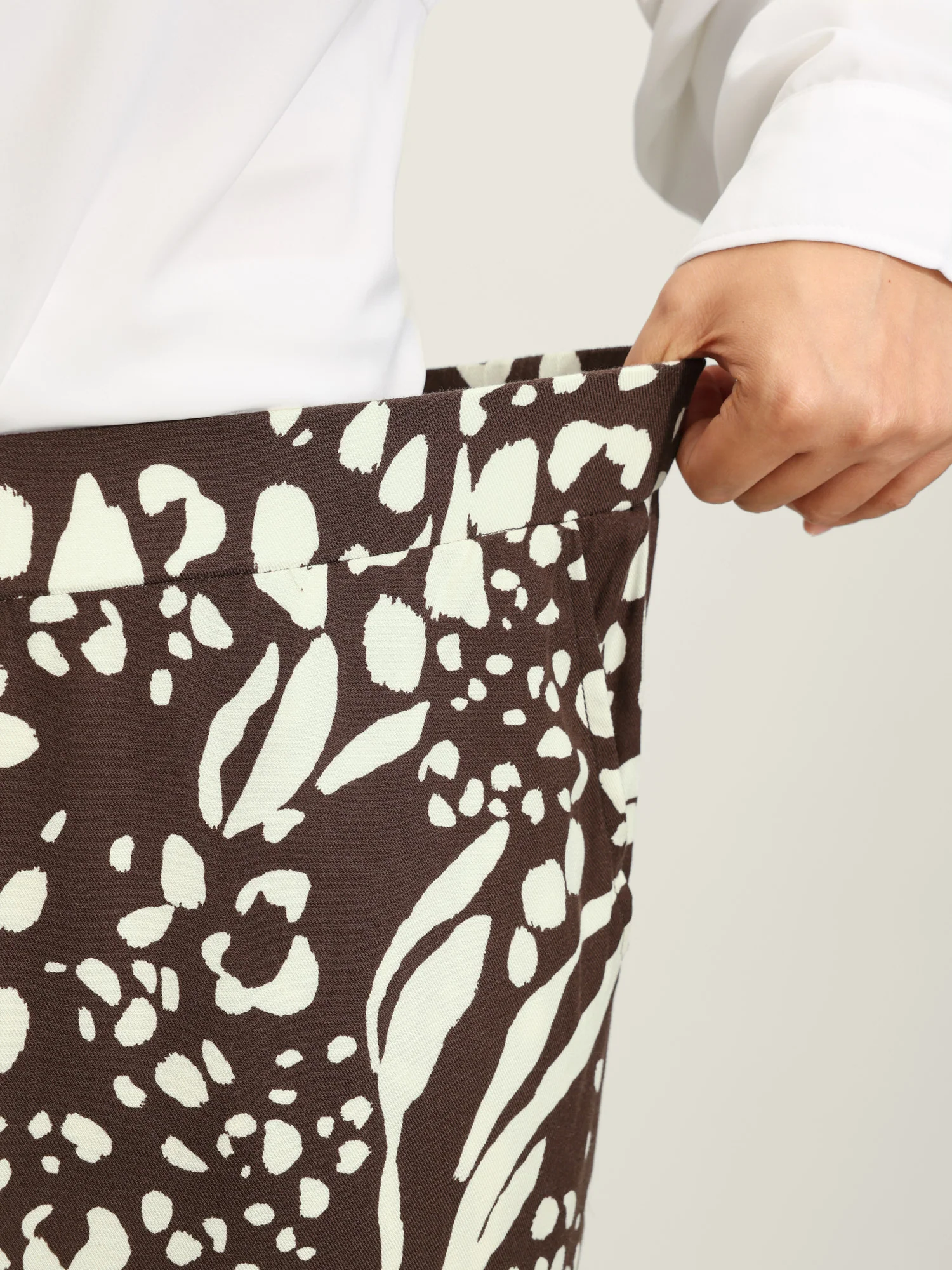 Leopard Print Elastic Waist Wide Leg Pants - Image 4