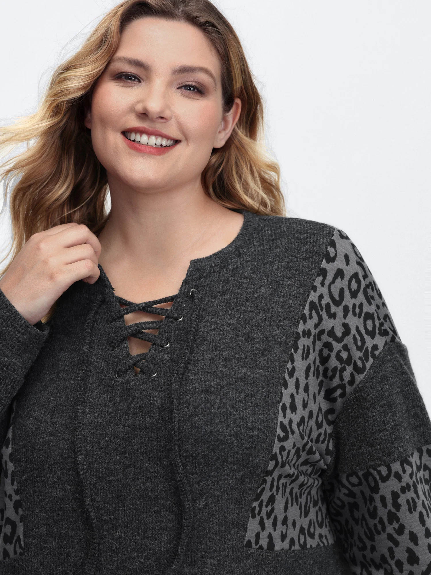 Leopard Print Patchwork Cross-Tie Neckline Sweatshirt - Image 2